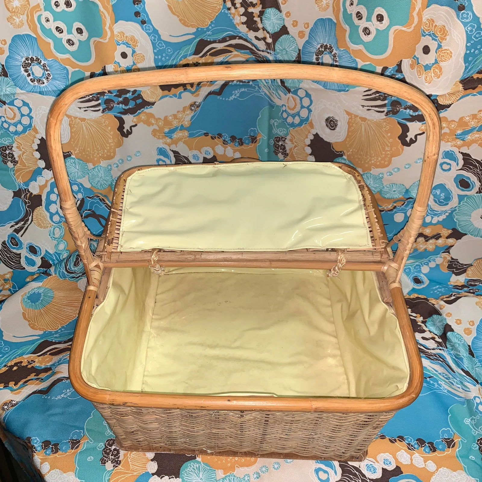 1970s Rattan Lined Picnic Basket - 7