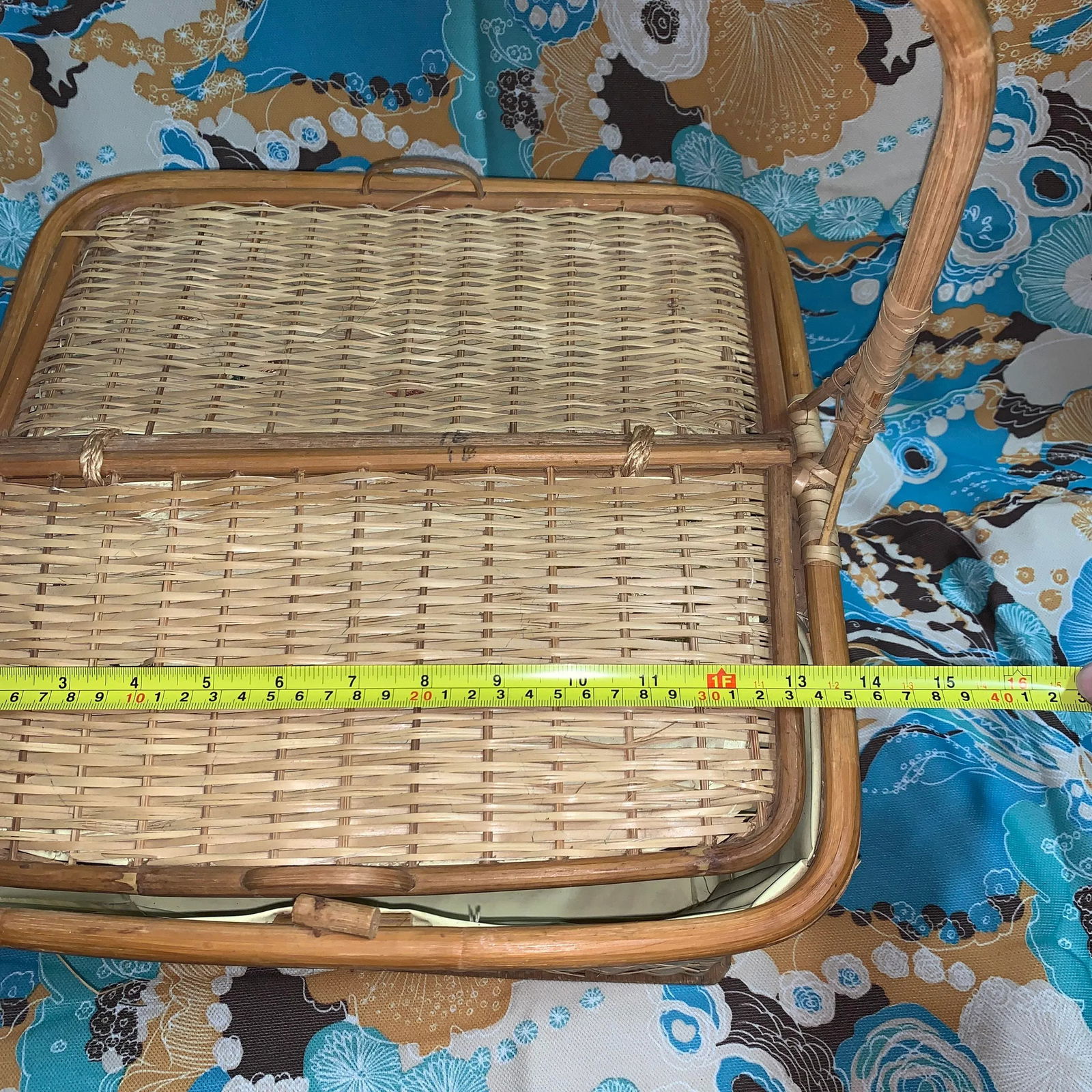 1970s Rattan Lined Picnic Basket - 9