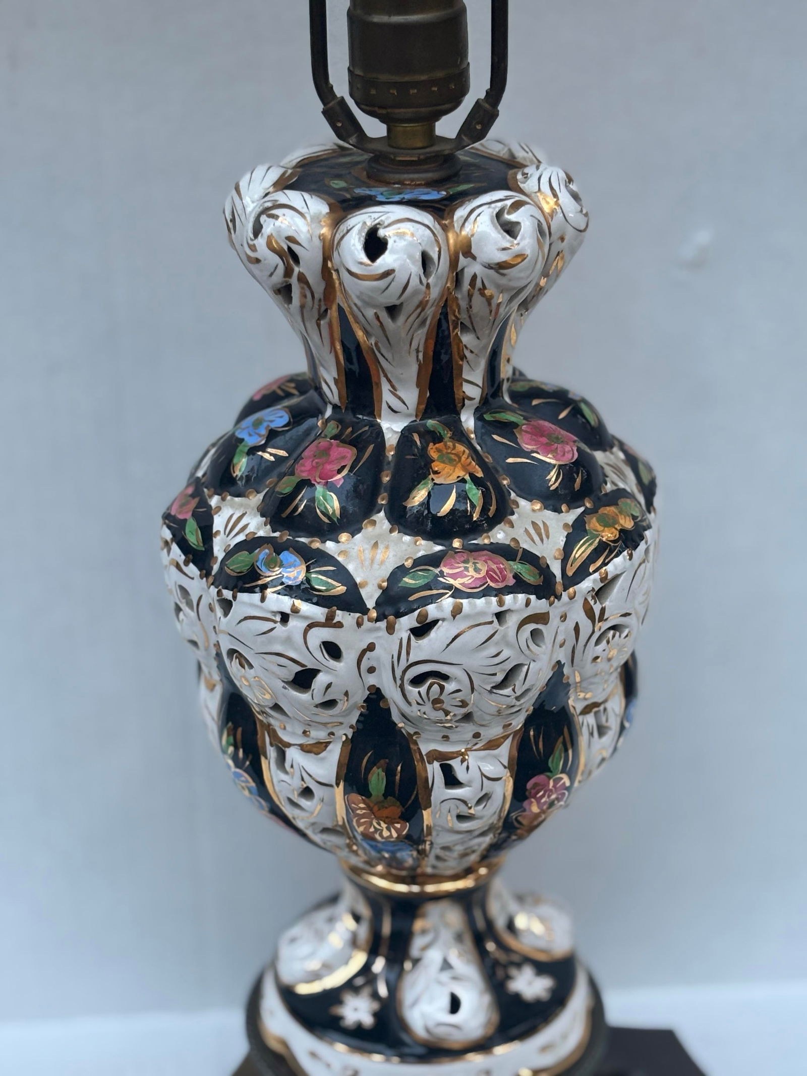 Antique Capodimonte Italian Porcelain Hand Painted Flower Table Lamp, Brass Base - 2