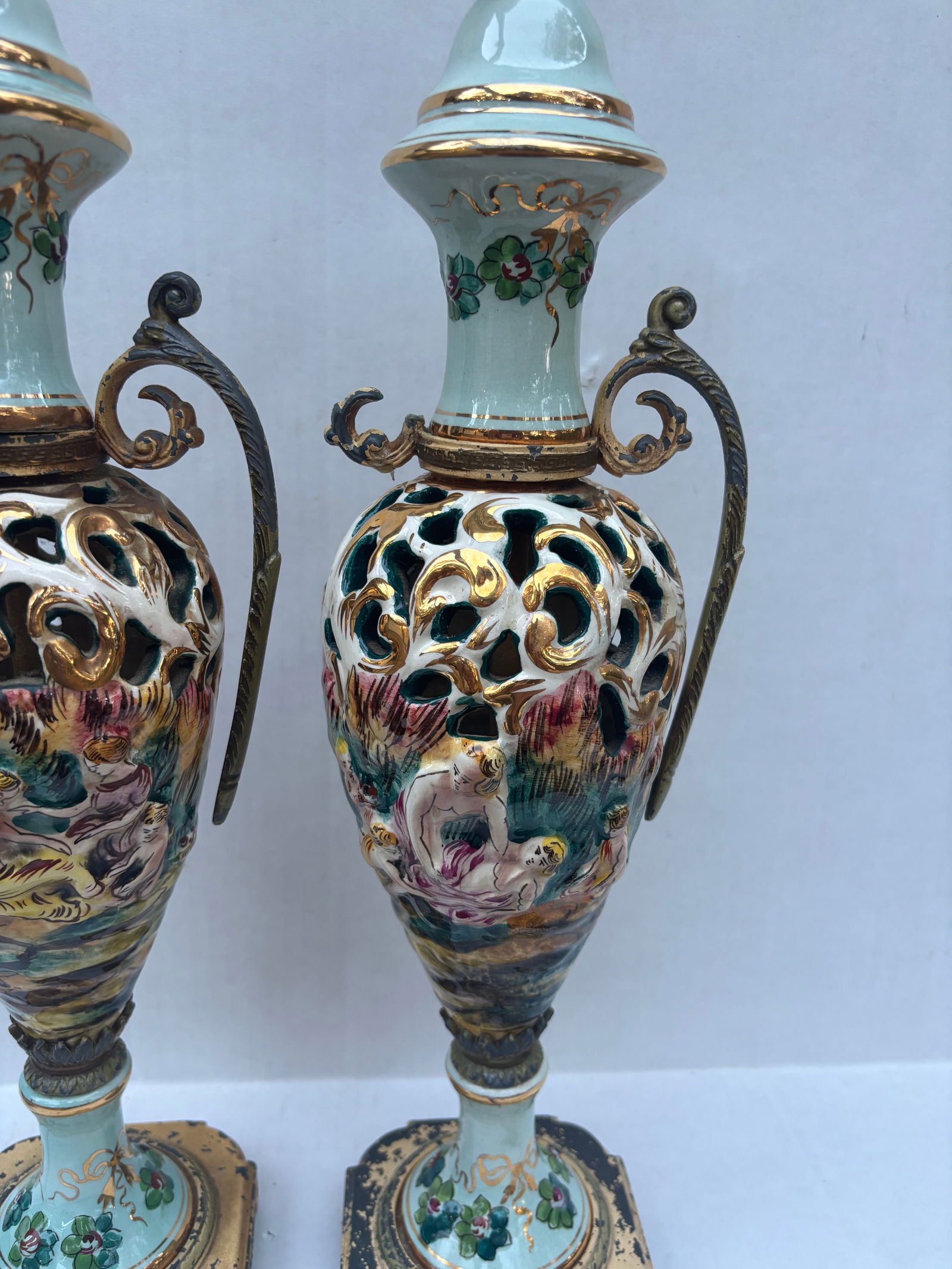 Early 19th Century Two Matching Antique Capodimonte Italian Pottery Lamps With Nude Figures Portraye - 4