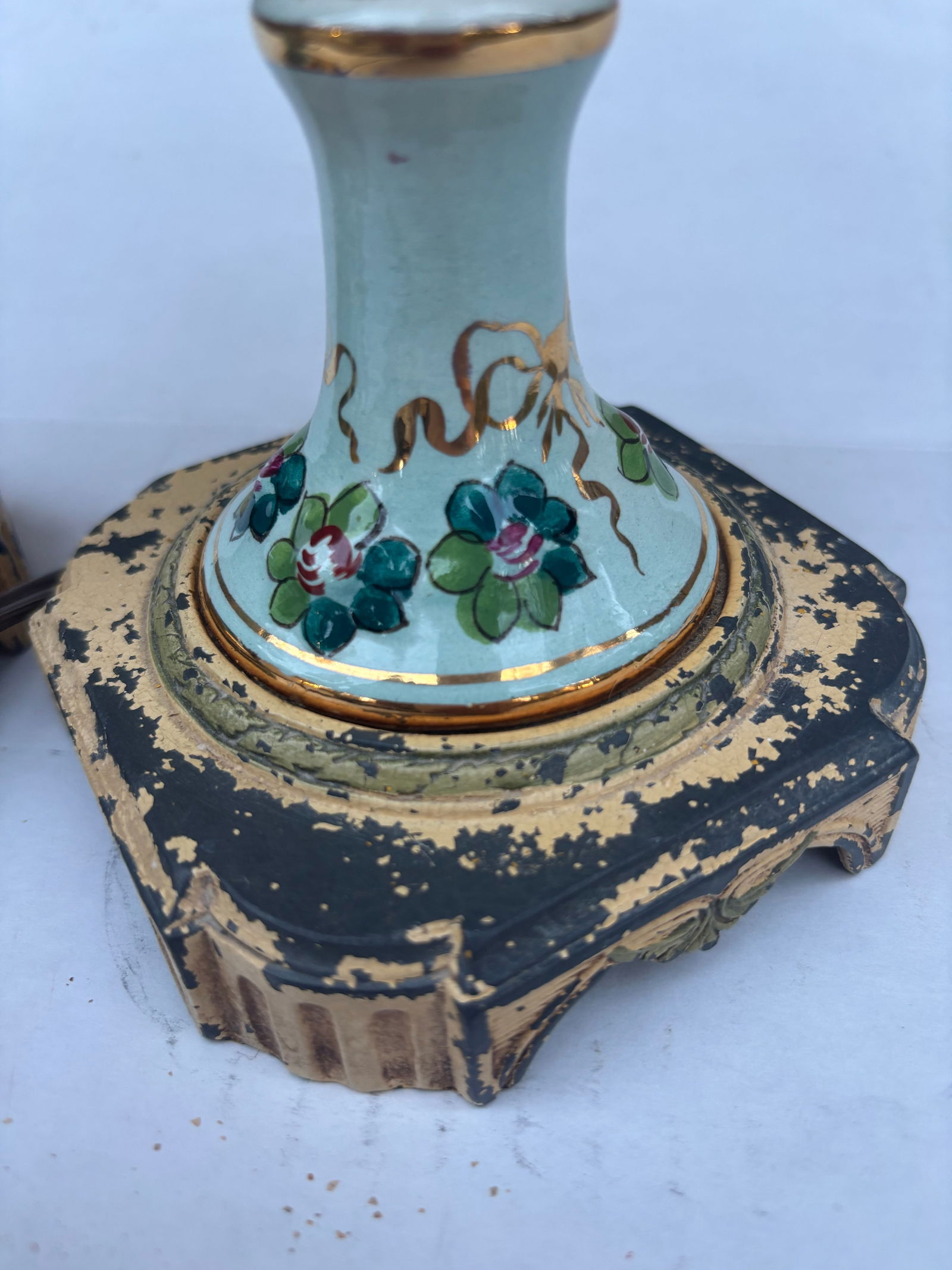 Early 19th Century Two Matching Antique Capodimonte Italian Pottery Lamps With Nude Figures Portraye - 7