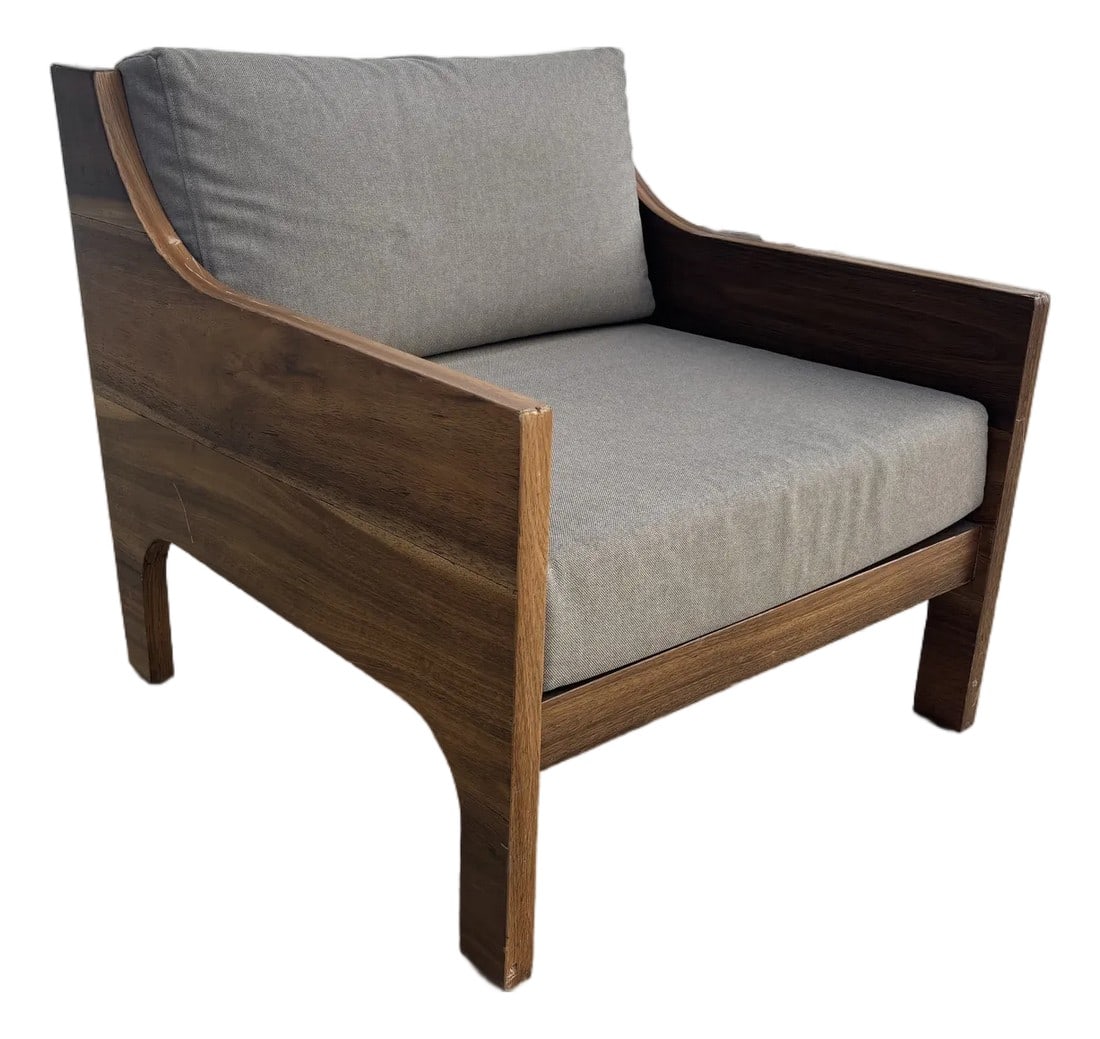 Modern Wooden Club Linen Chair: Its solid wooden frame offers durability and a natural warmth, while the neutral linen upholstery provides a soft, sophisticated touch. The club-style silhouette creates an inviting seat ideal for liv