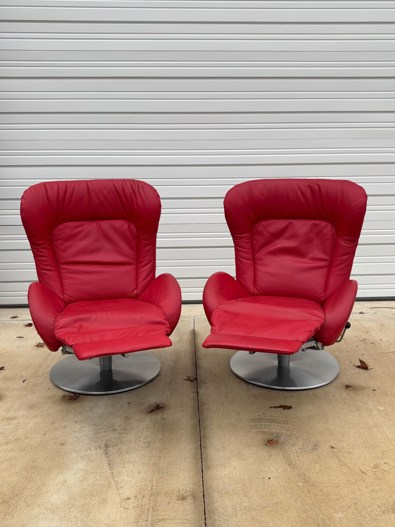 1970s Lafer Pair of Red Leather Reclining Lounge Chairs - 4