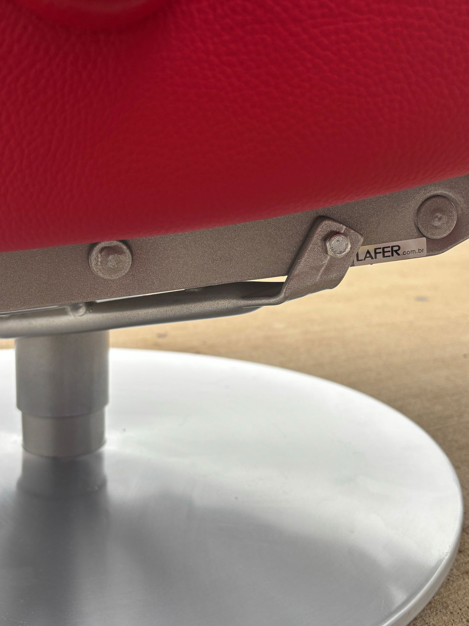 1970s Lafer Pair of Red Leather Reclining Lounge Chairs - 8