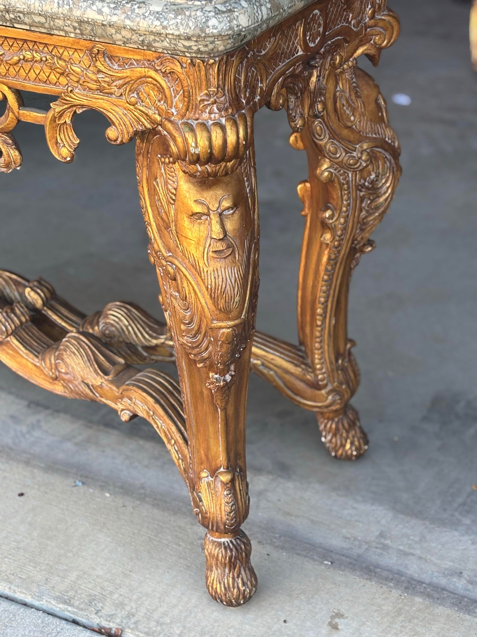 Late 19th Century Louis XIV-style Gilded Wood and Grey Marble Top With King's Faces Carved Console - 4