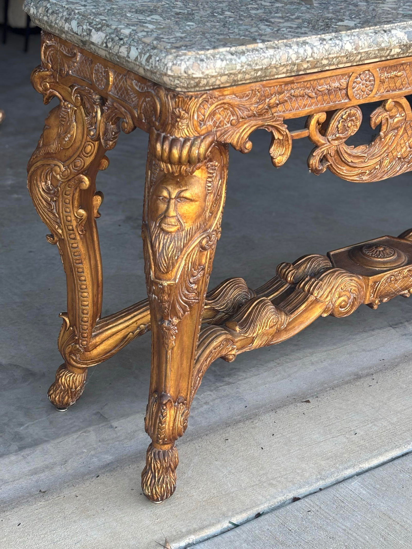 Late 19th Century Louis XIV-style Gilded Wood and Grey Marble Top With King's Faces Carved Console - 6