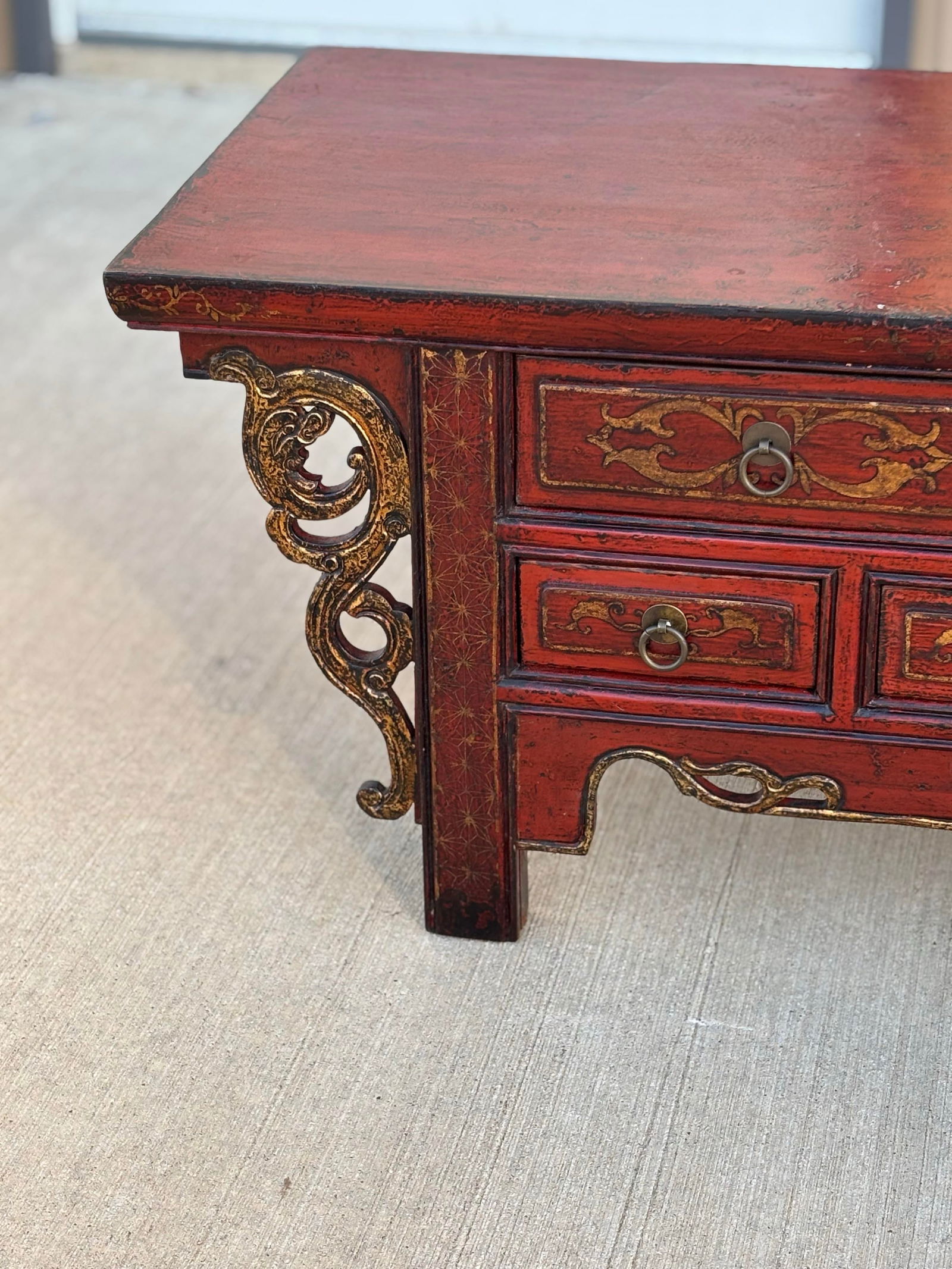 Mid 19th Century Traditional Chinese Antique Red Lacquered Wooden Table - 2