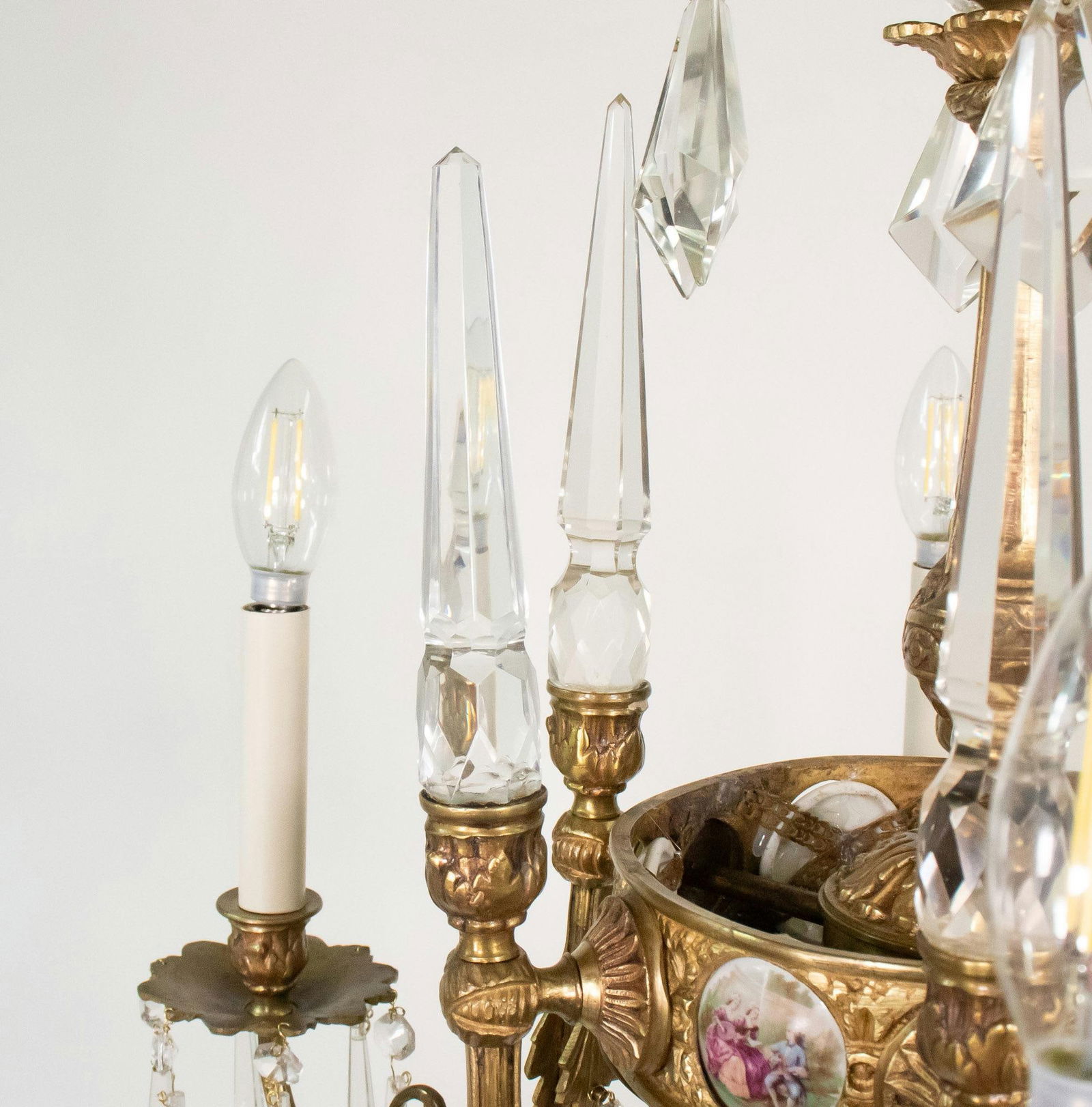 Early 20th Century French Rococo Revival Six Arm Gilt Bronze and Crystal Chandelier With Porcelain P - 6