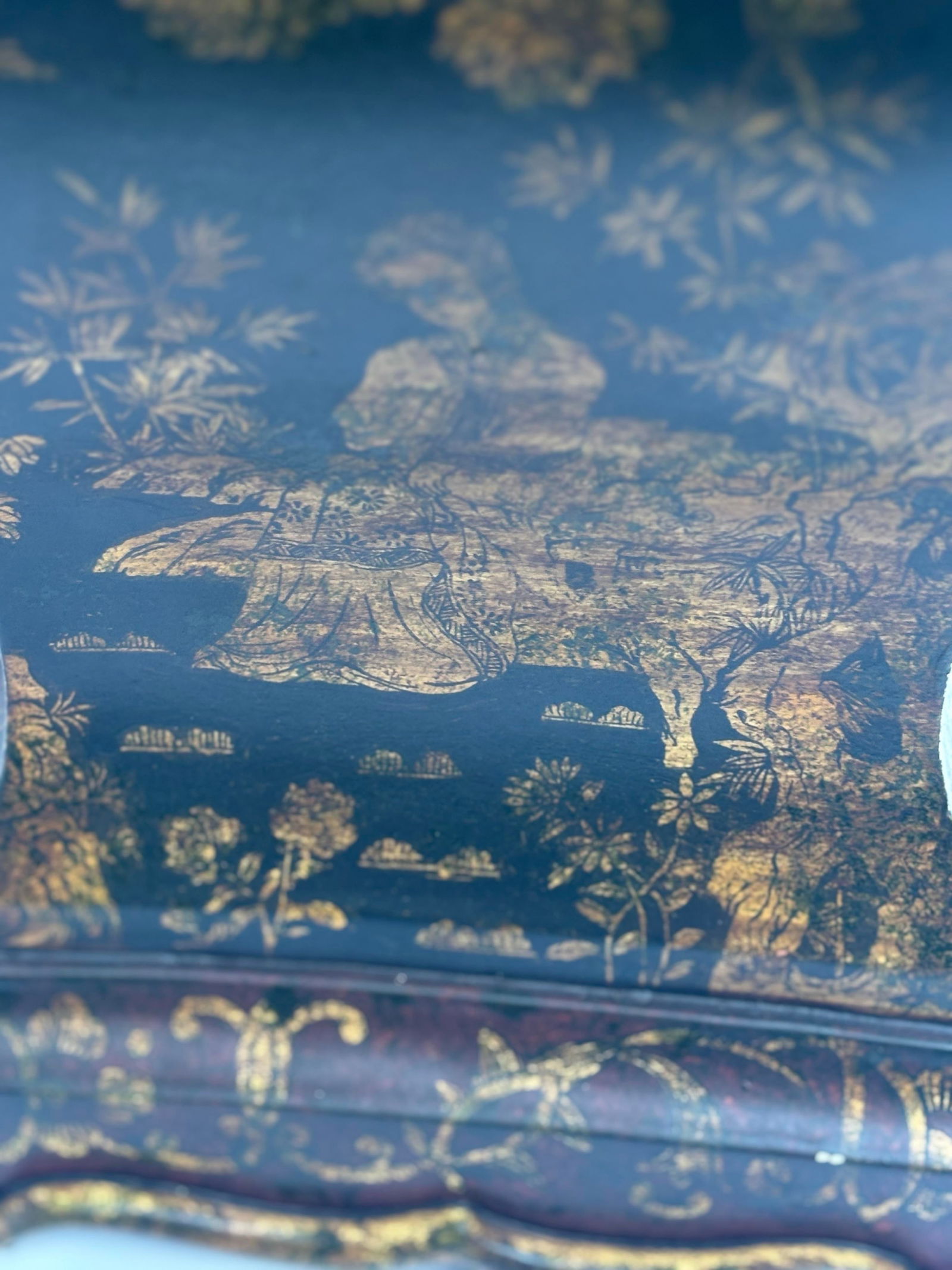 Mid 20th Century Chinoiserie Styled Black and Gold Accent Table Lamp - 6