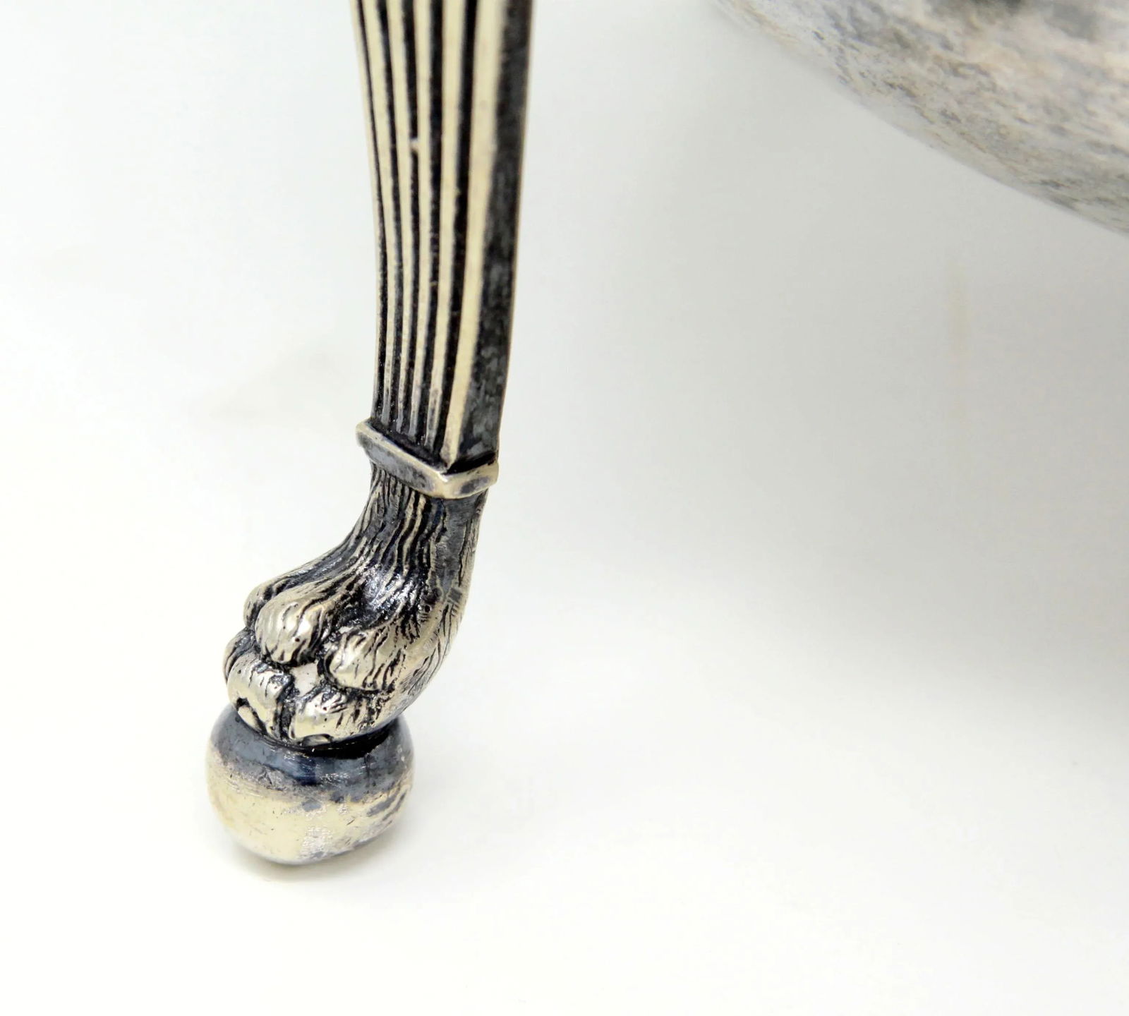 Antique English Silverplate Domed Lidded Server With Lion Paw Feet - 3