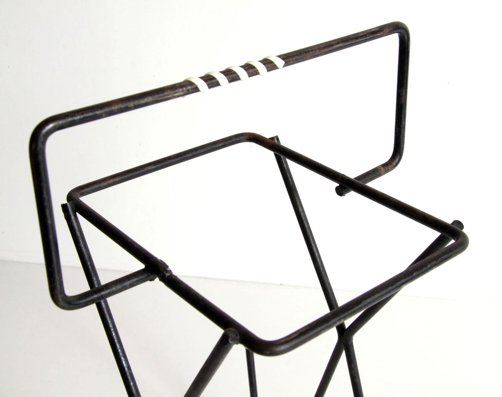 Mid Century Modern Pink Ceramic & Wrought Iron Hairpin Ashtray Stand - 9