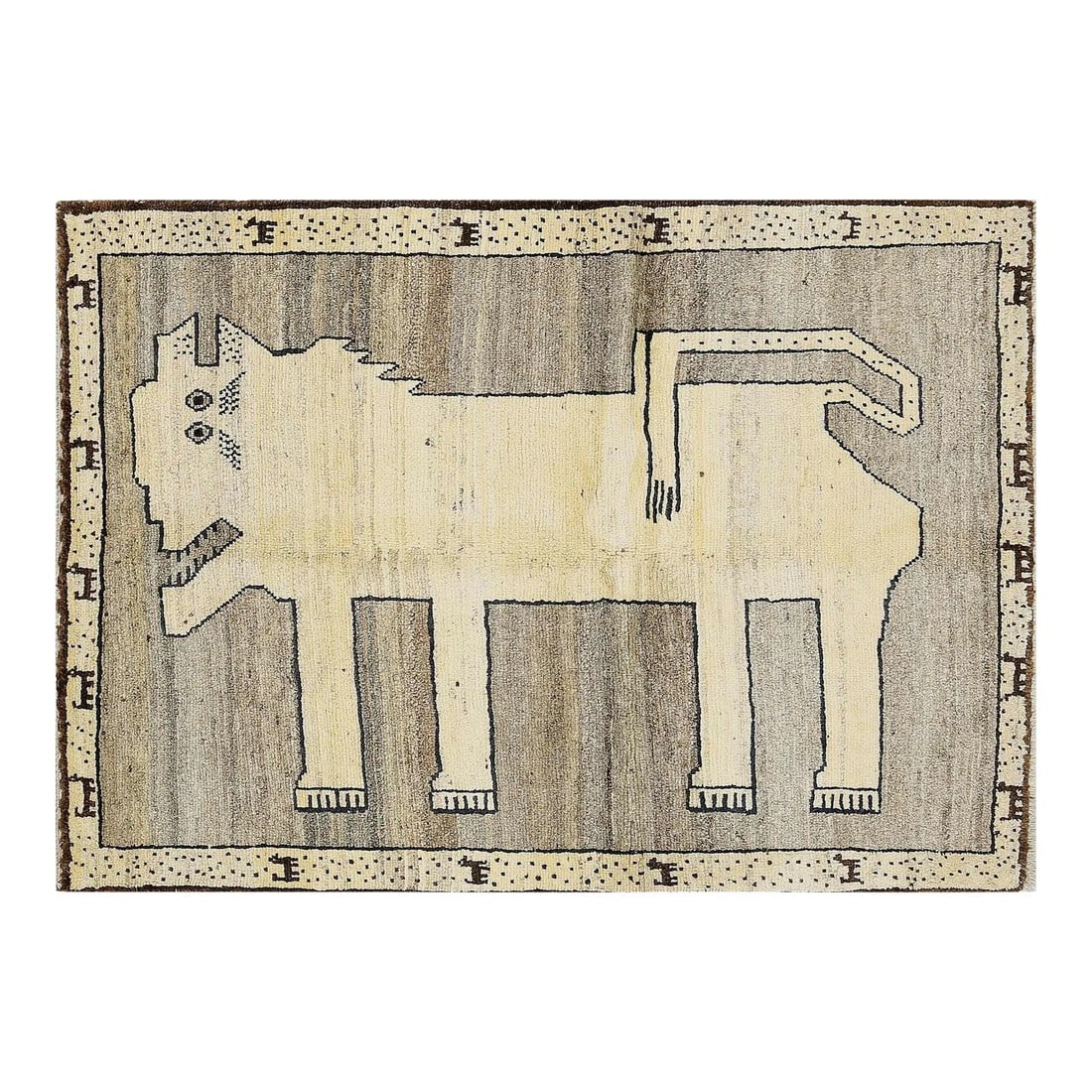 Fine Hand Knotted Persian Shiraz: This Shiraz carpet reflects the handicraft of Nomads from the province Fars. Its simple design, the beautiful colours and the good quality convince without any doubt. Their geometric patterns make