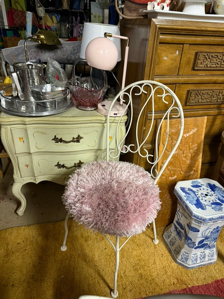 1960s Mid-Century White Iron Vanity Chair - 7