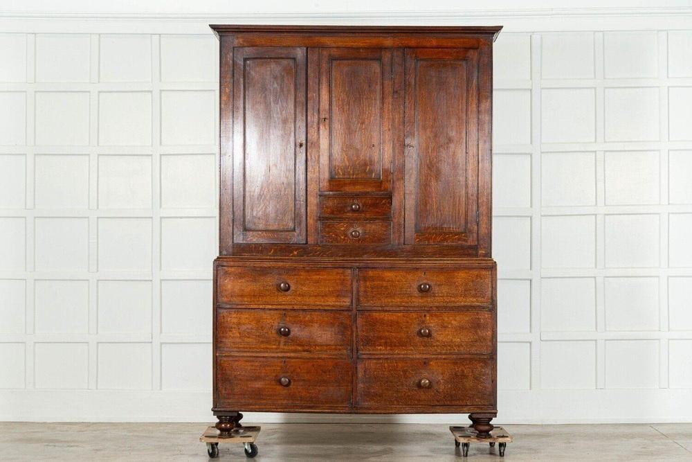 Large Georgian English Oak Linen Press Cupboard, 1820s - 2