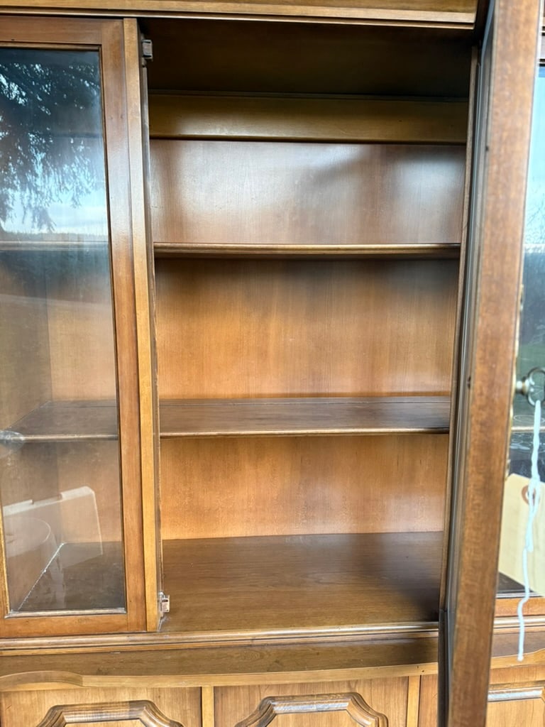 1960's China Cabinet Fruitwood Italian Neoclassical in the Style of Bernhardt - 11