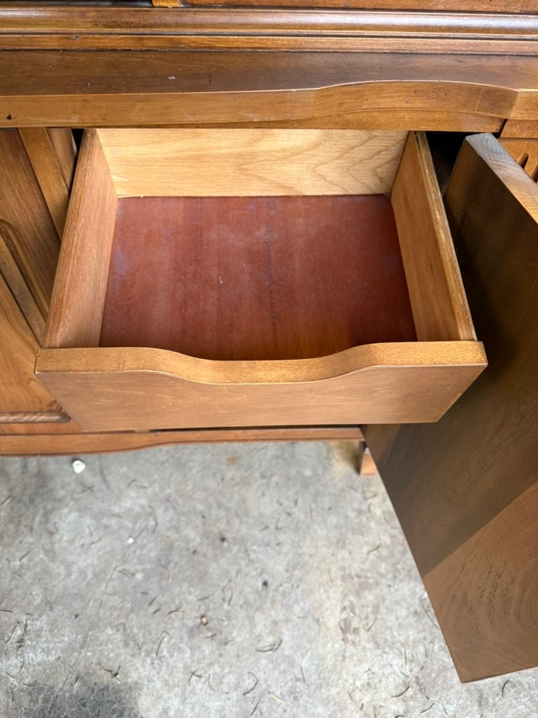 1960's China Cabinet Fruitwood Italian Neoclassical in the Style of Bernhardt - 8