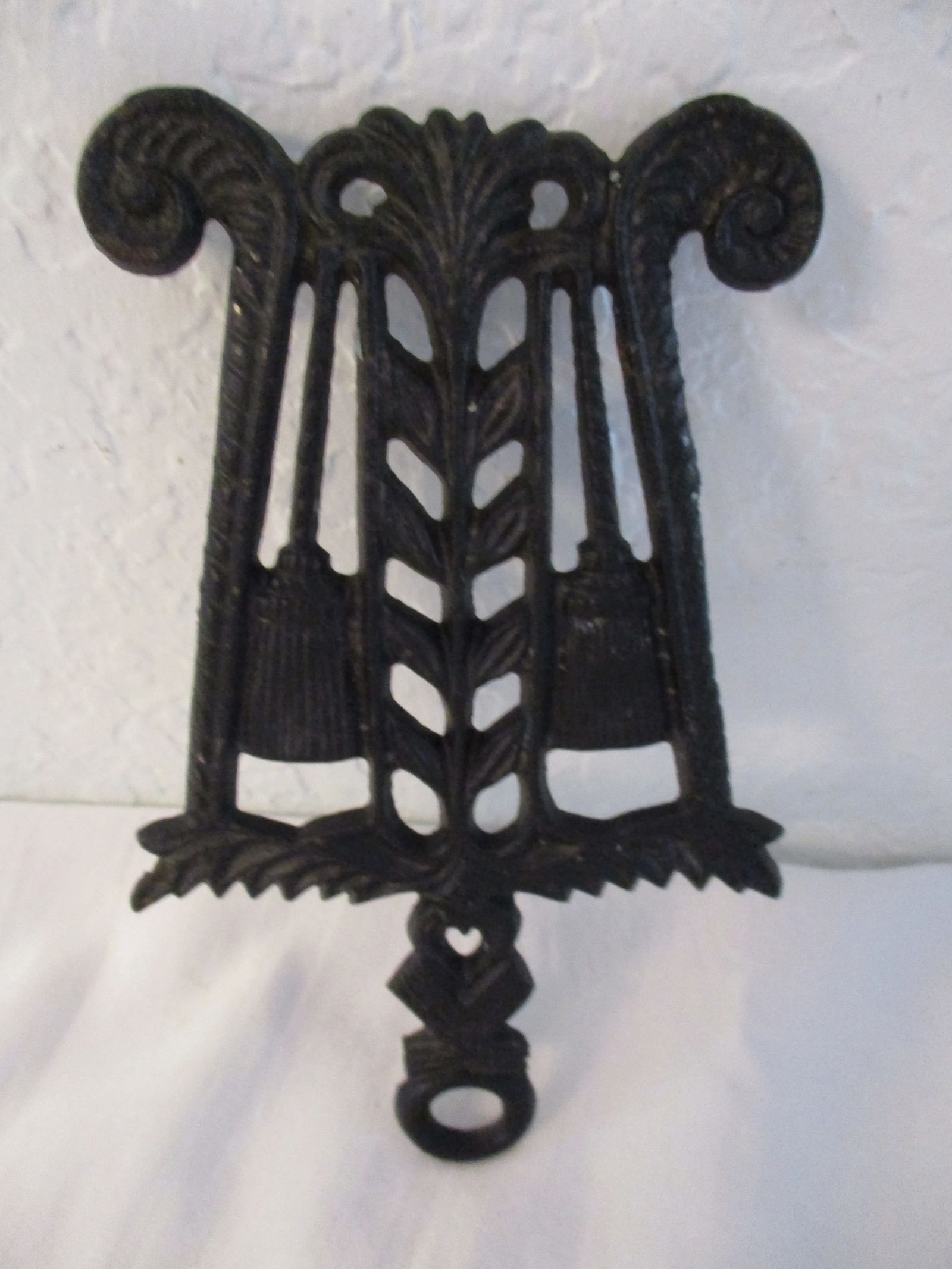 1970s Americana Black Cast Iron Hanging Trivets, a Pair - 4