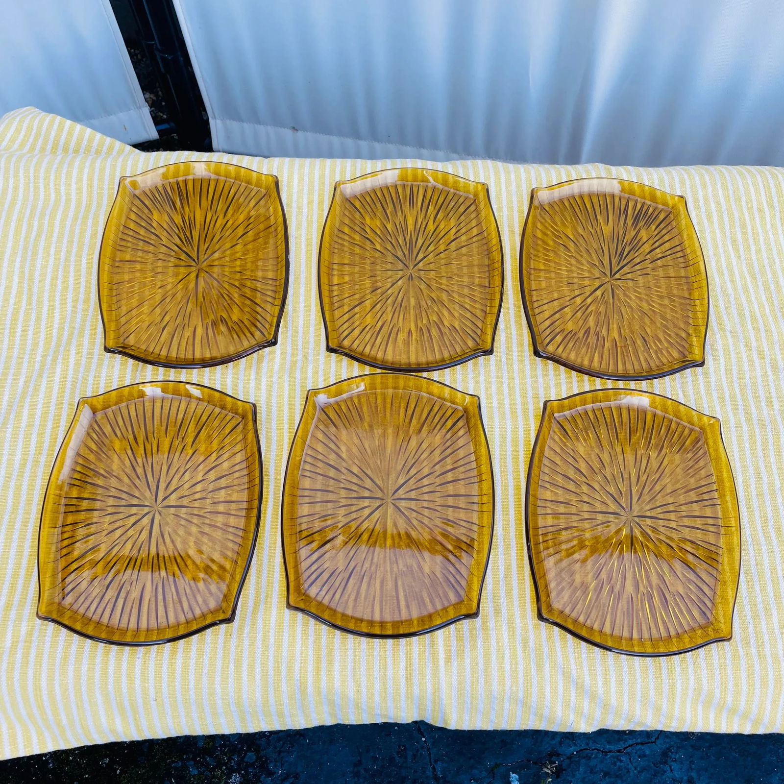 Mid Century Modern Gold Starburst Plastic Drink Trays- Set of 6 - 4