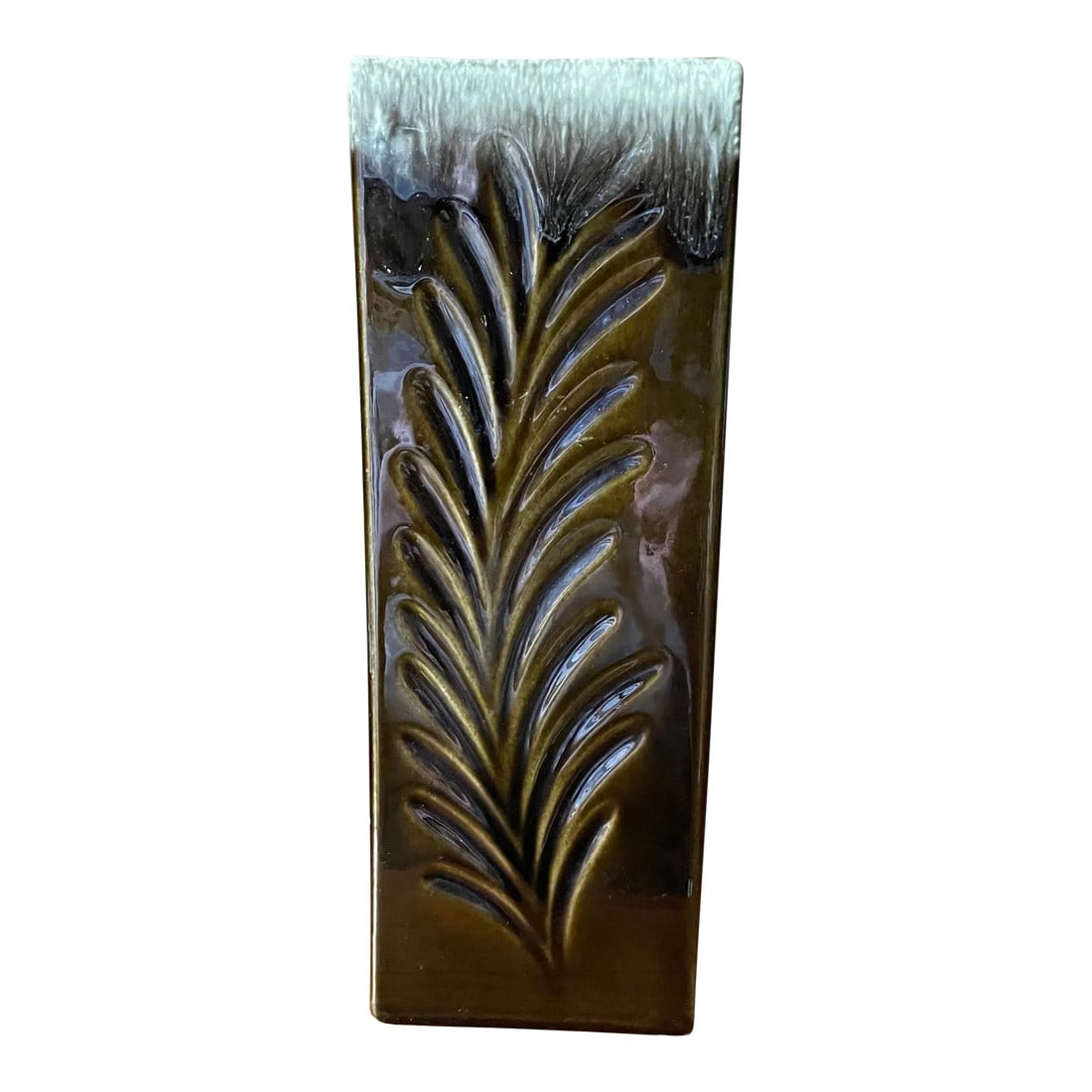 1970s Hull Tall Green Drip Glaze Vase: Tall Hull vase with an ombré drip glaze effect. One very small chip on the corner. This damage is photographed. Otherwise in great condition! Each side has a impression of a stem. Condition: