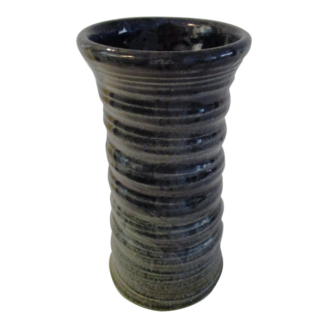 Studio Art Dark Teal Ribbed Pottery Cylinder Vase: Stylish studio art pottery cylinder vase featuring a ribbed design in a rich shade of dark teal. Excellent condition. Condition: Alterations: Original Condition Unaltered Imperfections: Some Imperfect