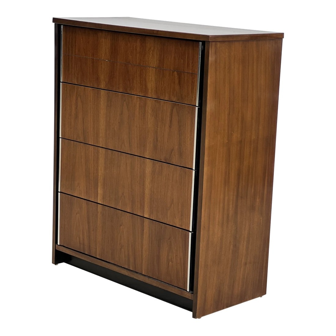 Vintage Mid-Century Bassett Chest of Drawers: Mid-Century Bassett walnut Chest Of Drawers , 4 Drawers with chrome on the sides. Condition: Alterations: Original Condition Unaltered Imperfections: Some Imperfections Condition Notes: Wear