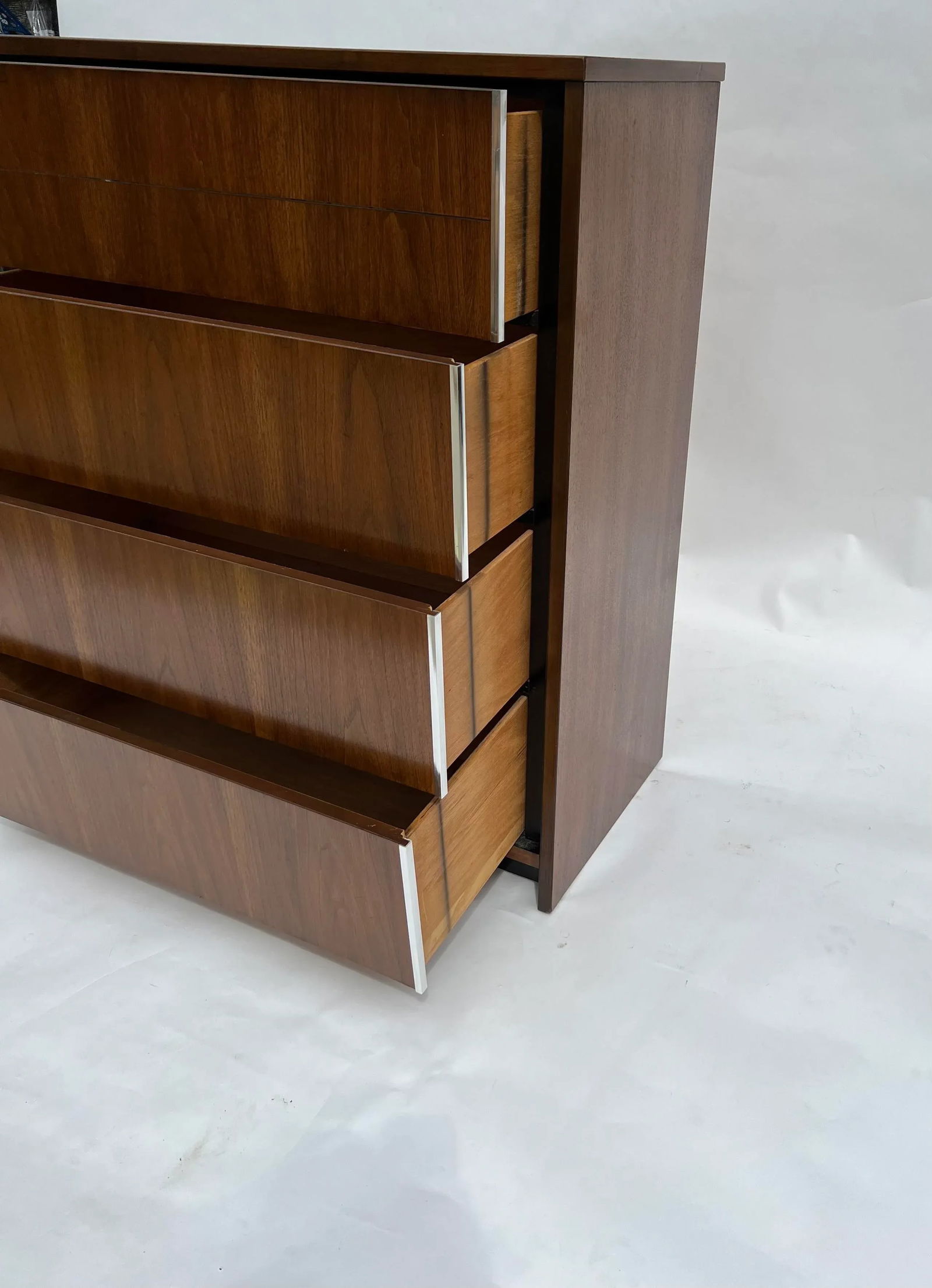 Vintage Mid-Century Bassett Chest of Drawers - 5