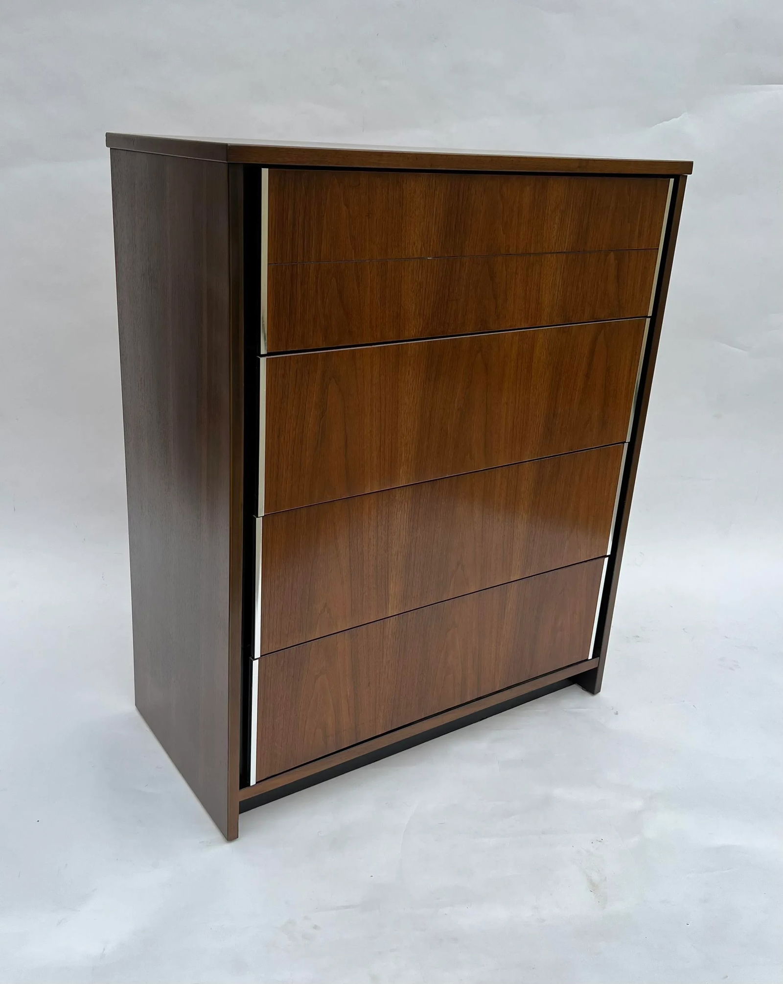 Vintage Mid-Century Bassett Chest of Drawers - 8