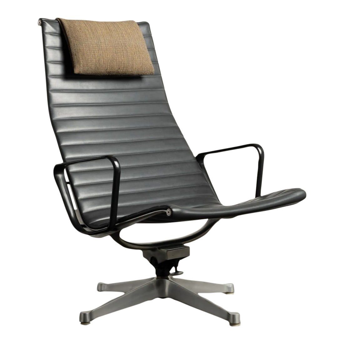 1959 Eames Herman Miller 1st Generation Aluminum Group Lounge Chair: Attention Collectors! 1st Generation Aluminum Group Lounge Chair. Designed by Charles and Ray Eames for Herman Miller in 1957 and first produced in 1958. This collector-quality example in charcoal Nau