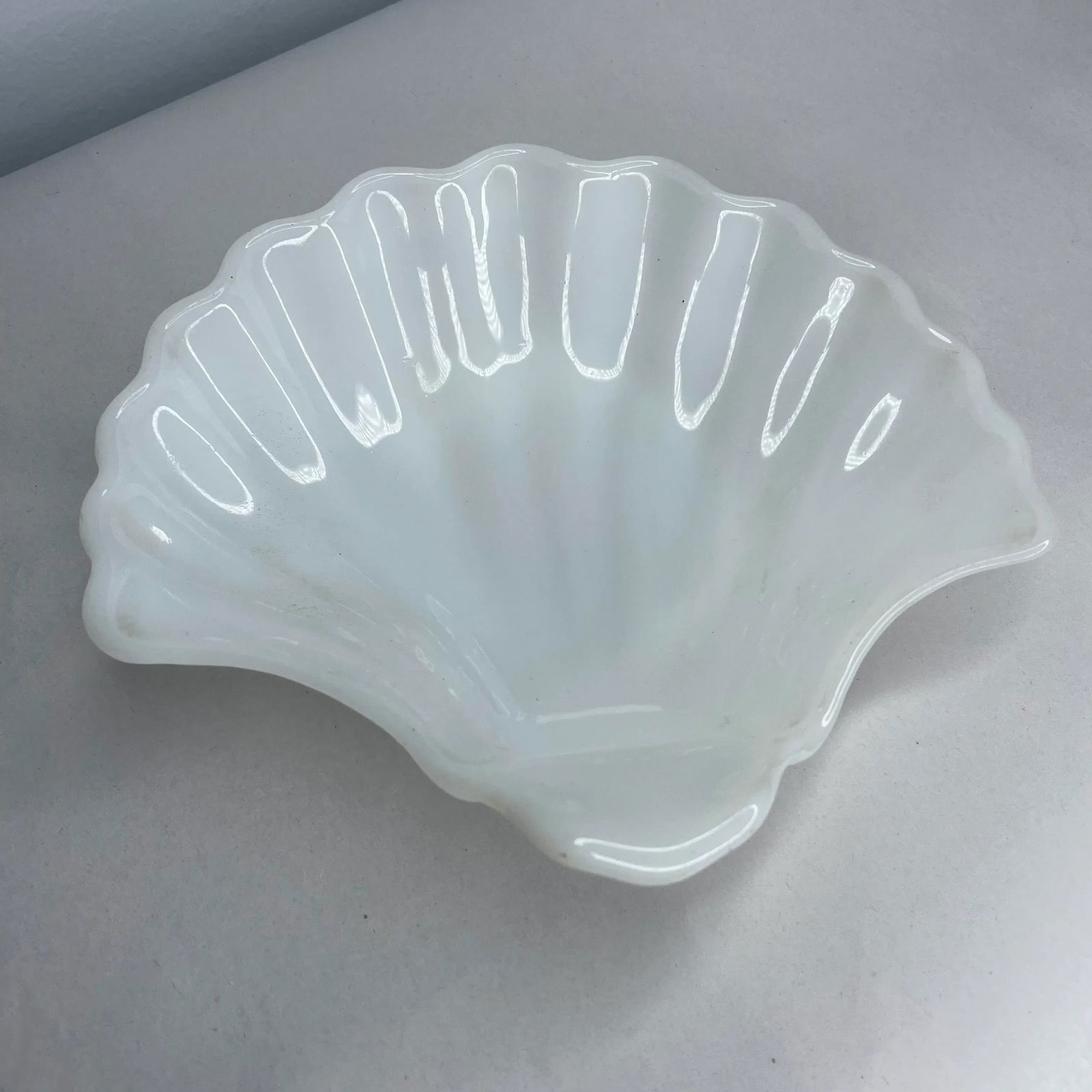 Vintage White Milk Glass Shell Catchall - 3