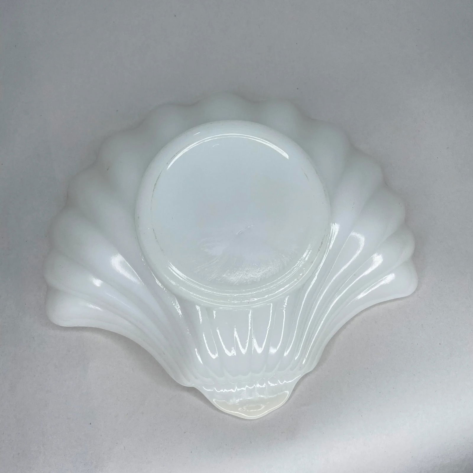 Vintage White Milk Glass Shell Catchall - 4
