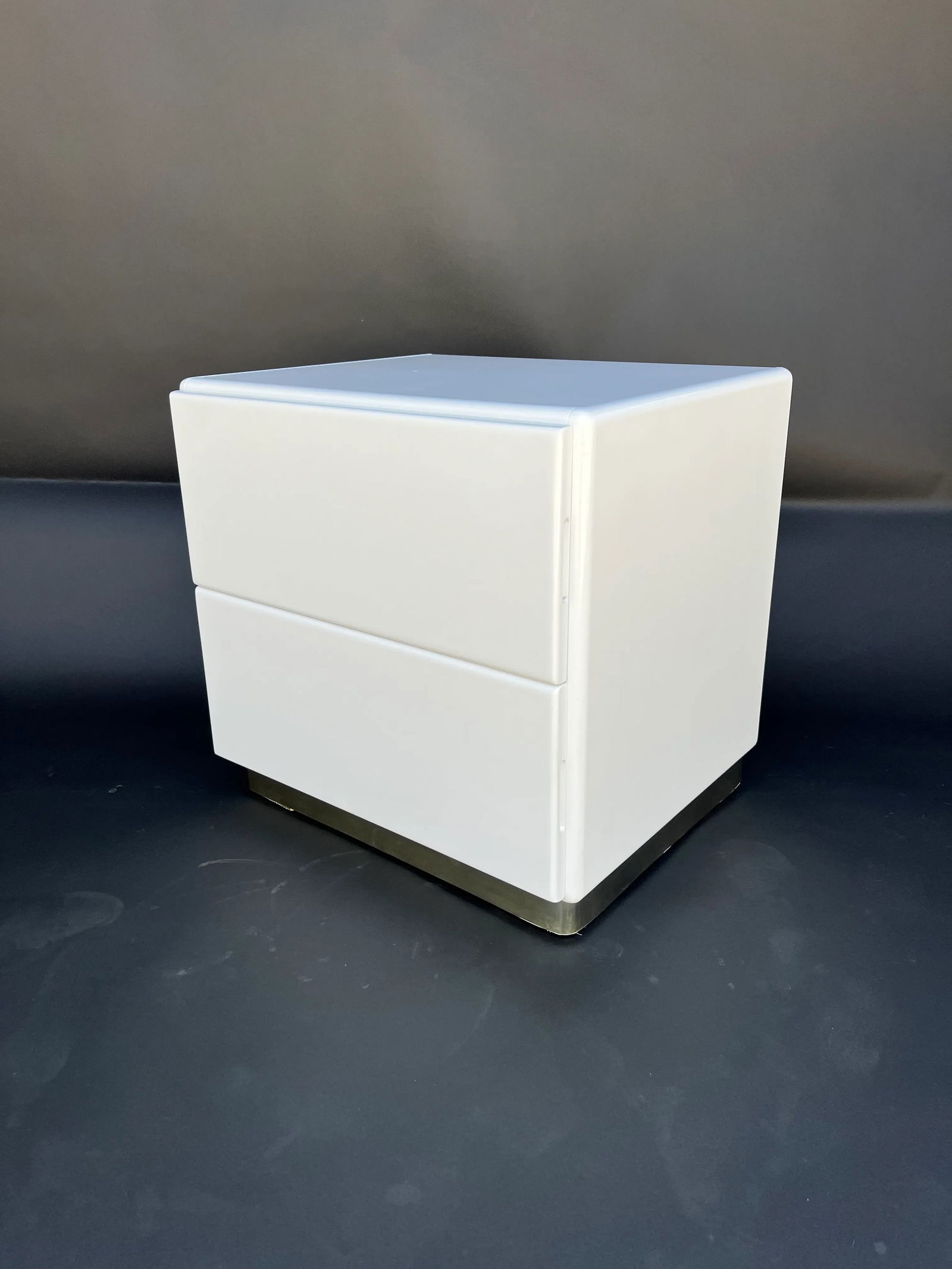 1980s Steve Chase Style Nightstand in White Lacquer and Brass Trim Base - a Pair - 4