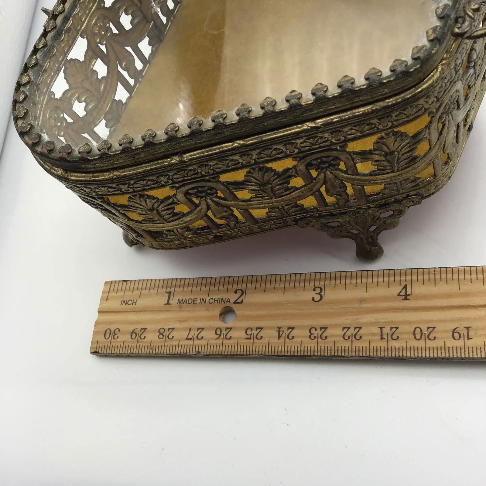 Hollywood Regency Jewelry Box 1950s Ormolu Filigree Box Glass Lid Brass Color Footed Trinket Jewelry - 11