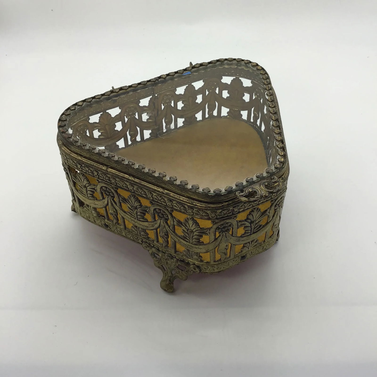 Hollywood Regency Jewelry Box 1950s Ormolu Filigree Box Glass Lid Brass Color Footed Trinket Jewelry - 13