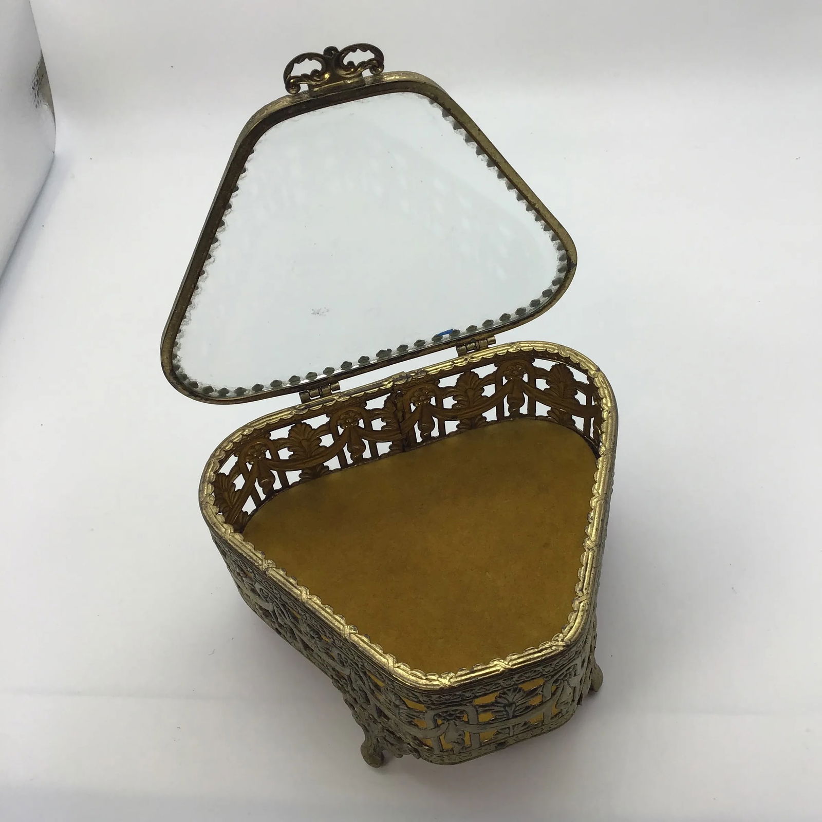 Hollywood Regency Jewelry Box 1950s Ormolu Filigree Box Glass Lid Brass Color Footed Trinket Jewelry - 3