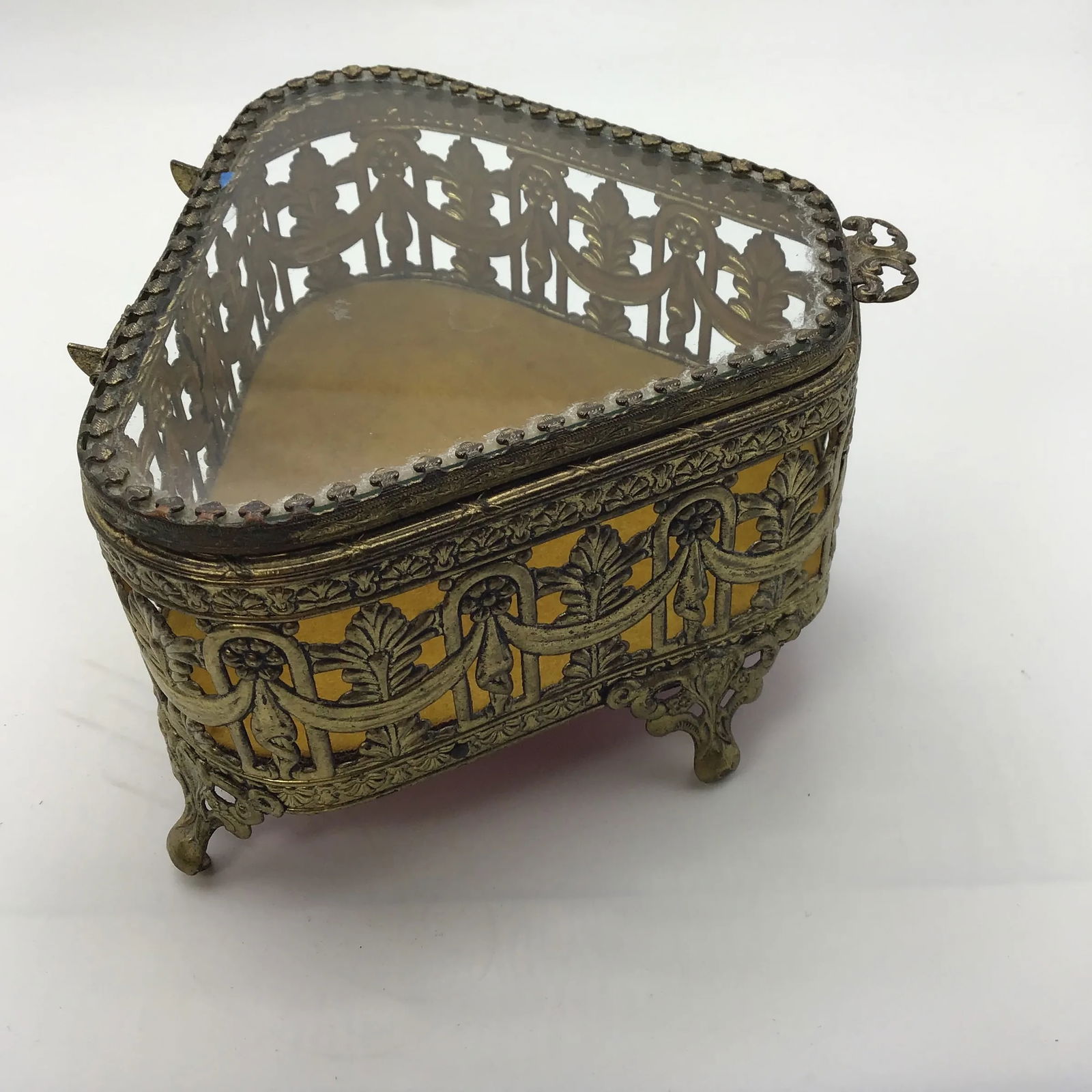 Hollywood Regency Jewelry Box 1950s Ormolu Filigree Box Glass Lid Brass Color Footed Trinket Jewelry - 4