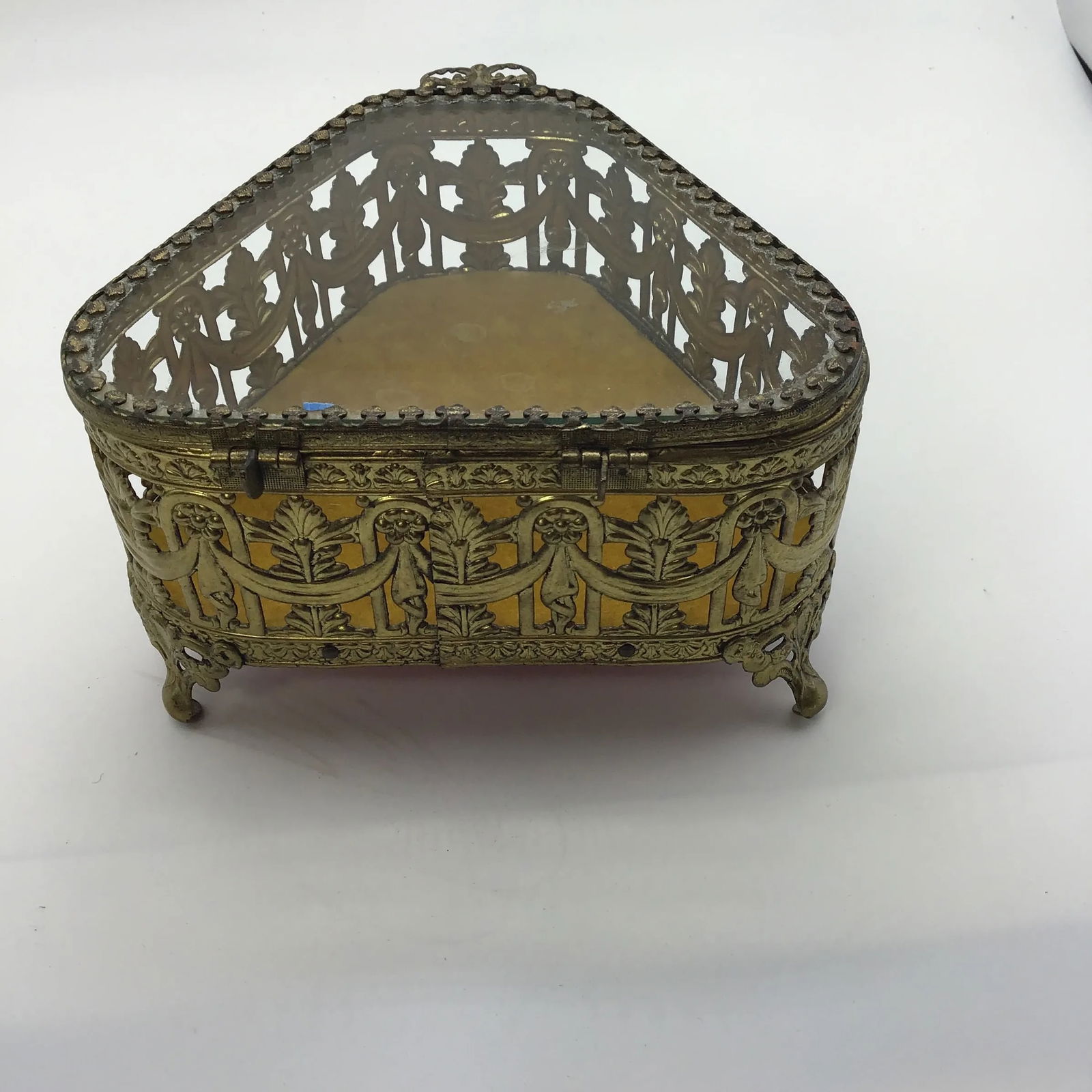Hollywood Regency Jewelry Box 1950s Ormolu Filigree Box Glass Lid Brass Color Footed Trinket Jewelry - 5