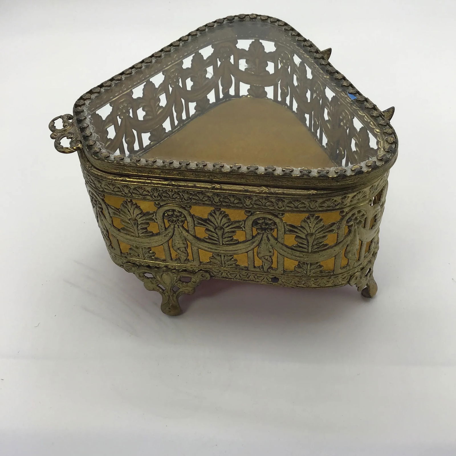 Hollywood Regency Jewelry Box 1950s Ormolu Filigree Box Glass Lid Brass Color Footed Trinket Jewelry - 6