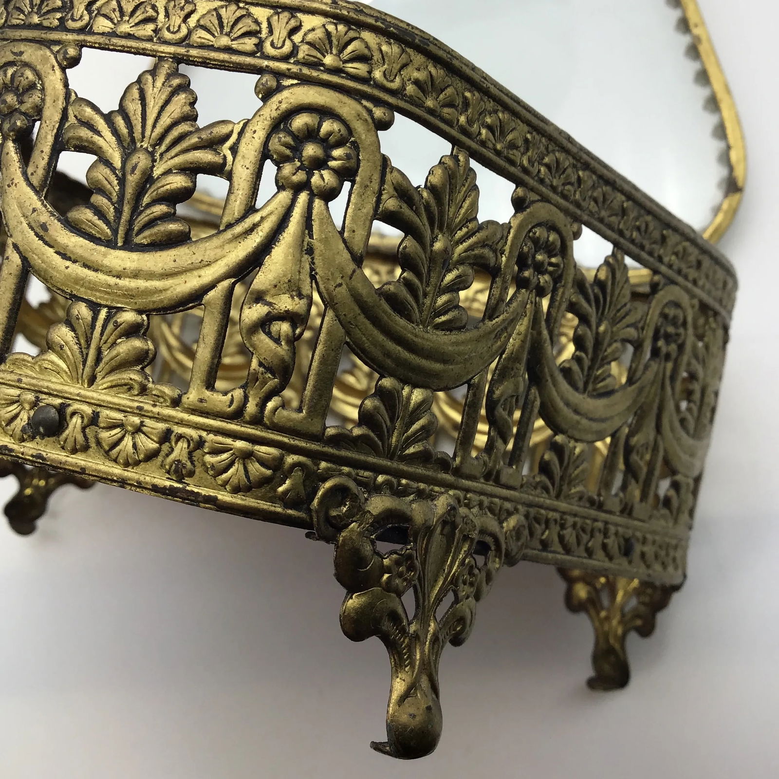 Hollywood Regency Jewelry Box 1950s Ormolu Filigree Box Glass Lid Brass Color Footed Trinket Jewelry - 8