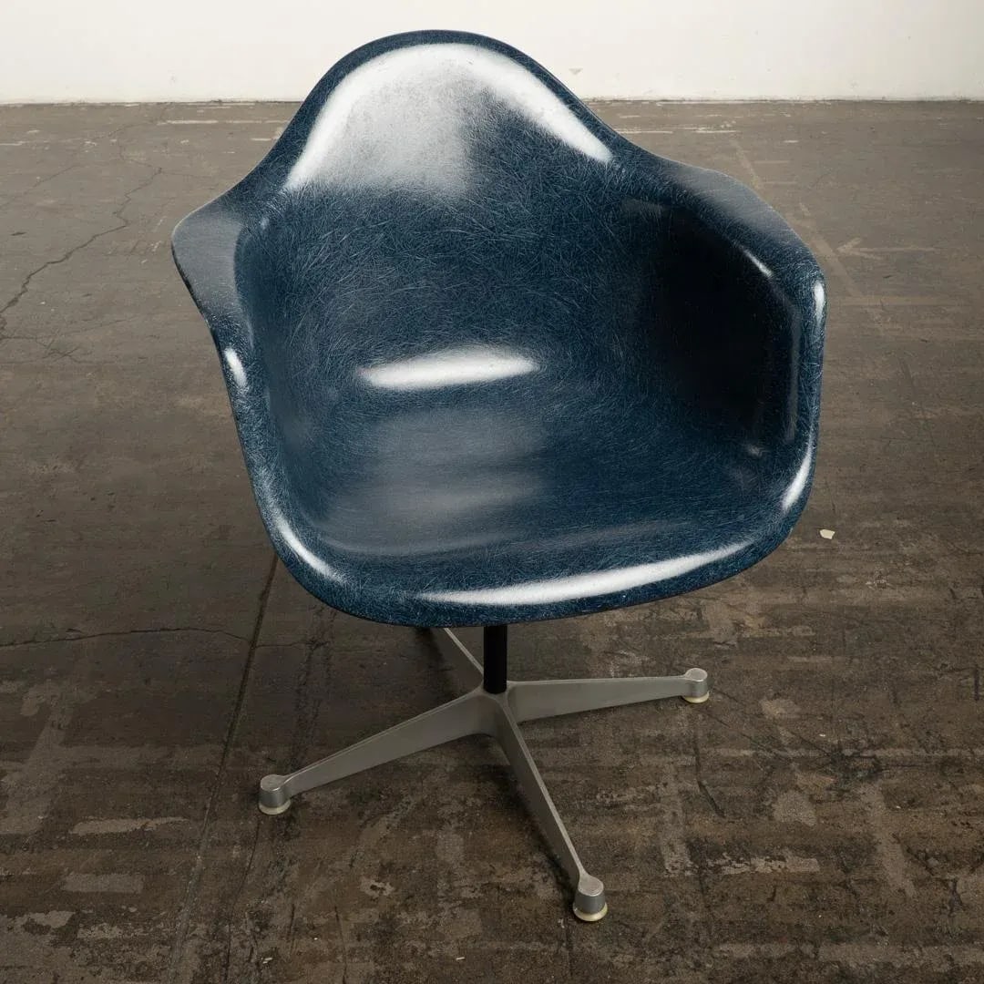 1960 Eames Herman Miller Fiberglass Shell Swivel Arm Chair Navy Blue - 4