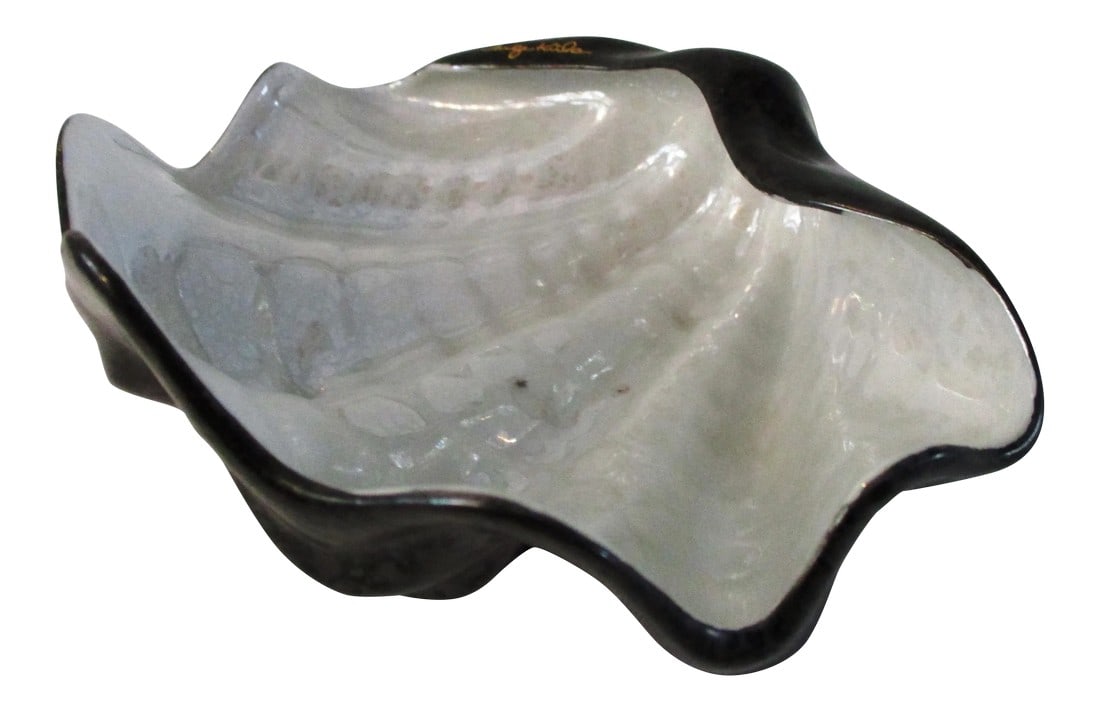 Studio Art Pottery Clam Shell Bowl, Artist Signed: Gorgeous hand-made clam shell bowl/catchall featuring a white pearlescent glazed interior with black and gray-shaded exterior resembling the outside of a clam shell. Artist signed "Tuge Krila." Condit
