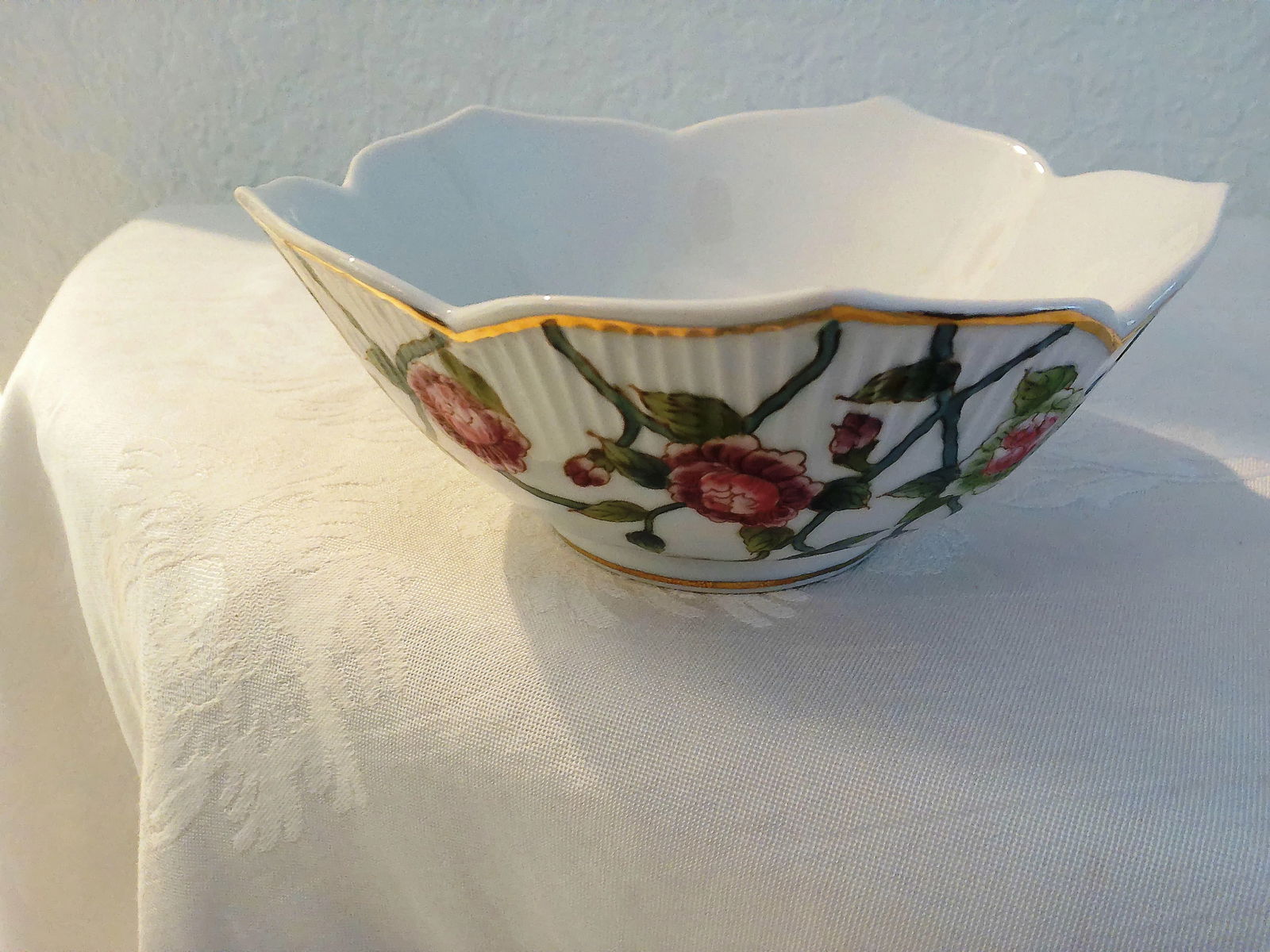 1990s White Porcelain Decorative Floral Lotus Bowl - 2