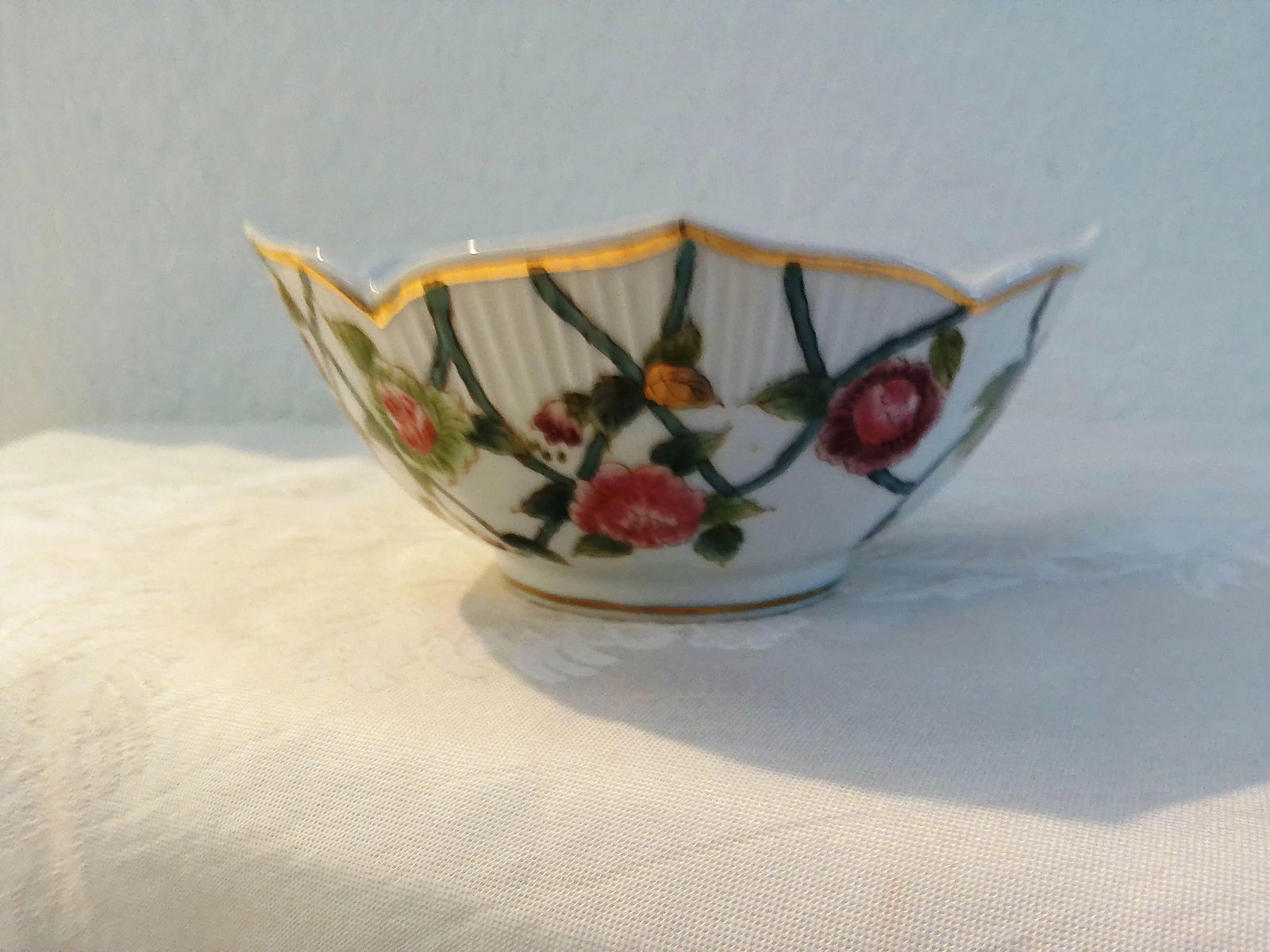 1990s White Porcelain Decorative Floral Lotus Bowl - 3
