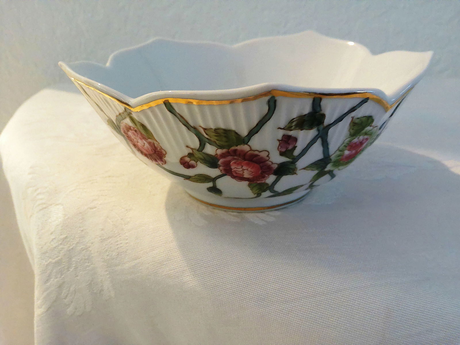 1990s White Porcelain Decorative Floral Lotus Bowl - 6