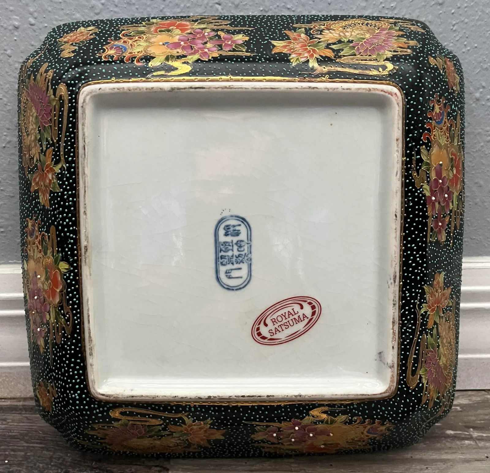 Mid 20th Century Royal Satsuma Handpainted Moriage Plate With Geishas - 2