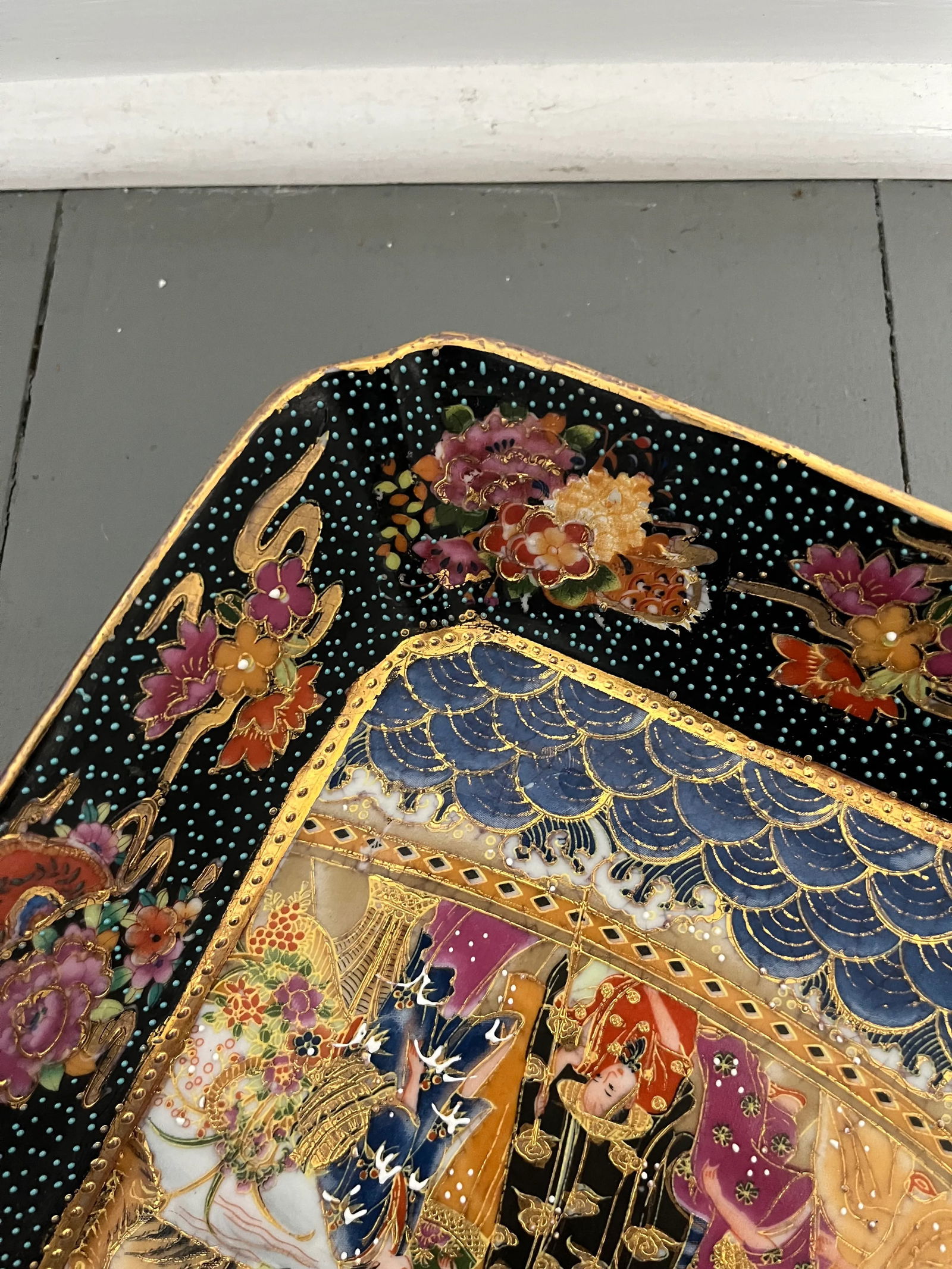 Mid 20th Century Royal Satsuma Handpainted Moriage Plate With Geishas - 5