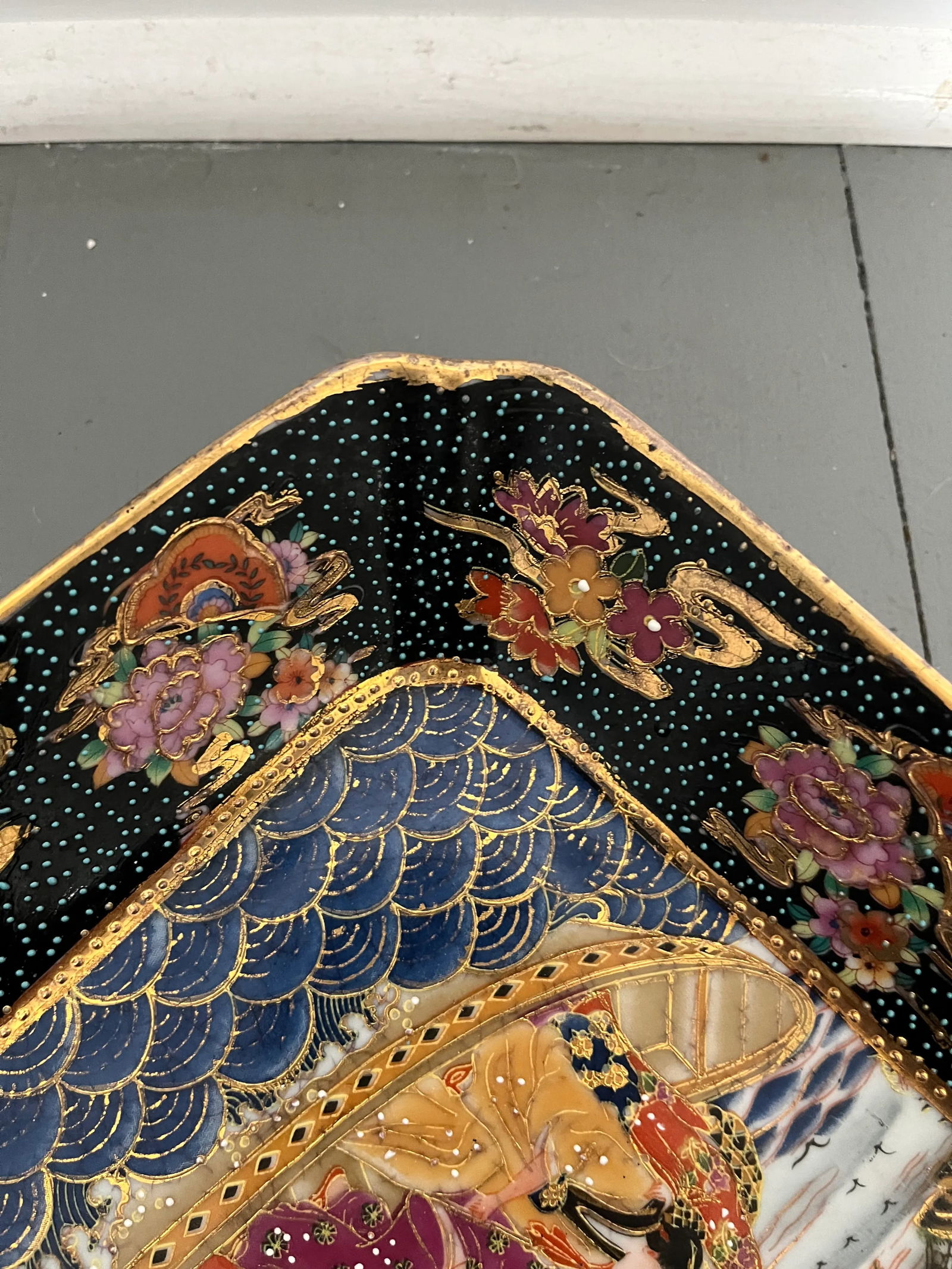 Mid 20th Century Royal Satsuma Handpainted Moriage Plate With Geishas - 6