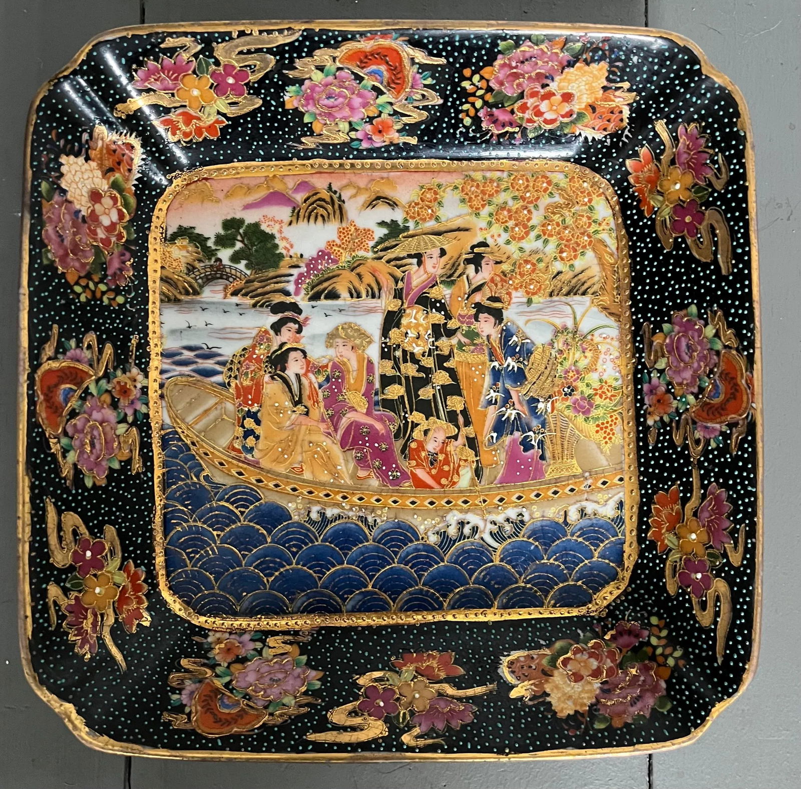 Mid 20th Century Royal Satsuma Handpainted Moriage Plate With Geishas - 9