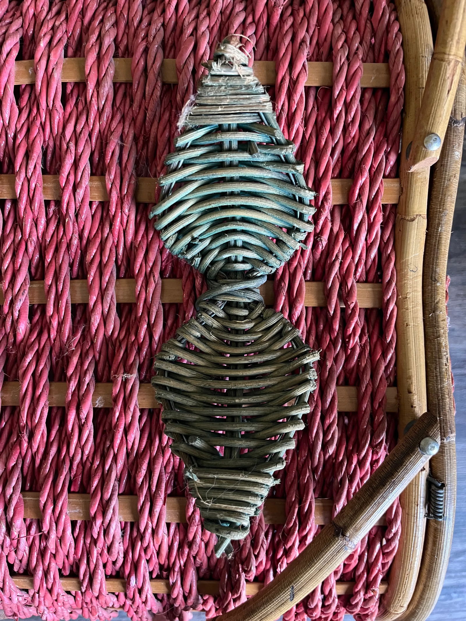 1970s Handwoven Apple Shaped Rattan Picnic Basket With Bamboo Trim - 10