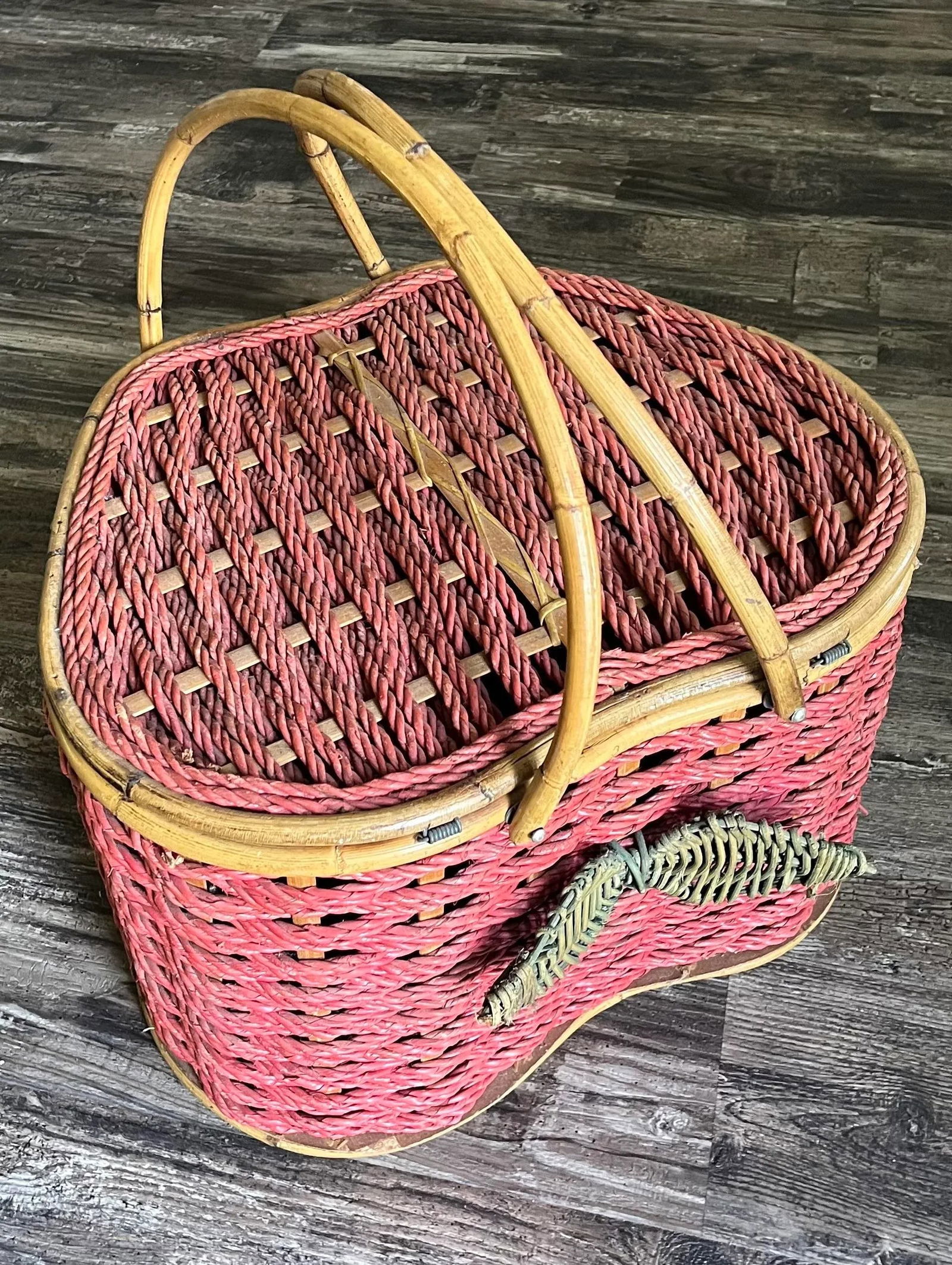 1970s Handwoven Apple Shaped Rattan Picnic Basket With Bamboo Trim - 12