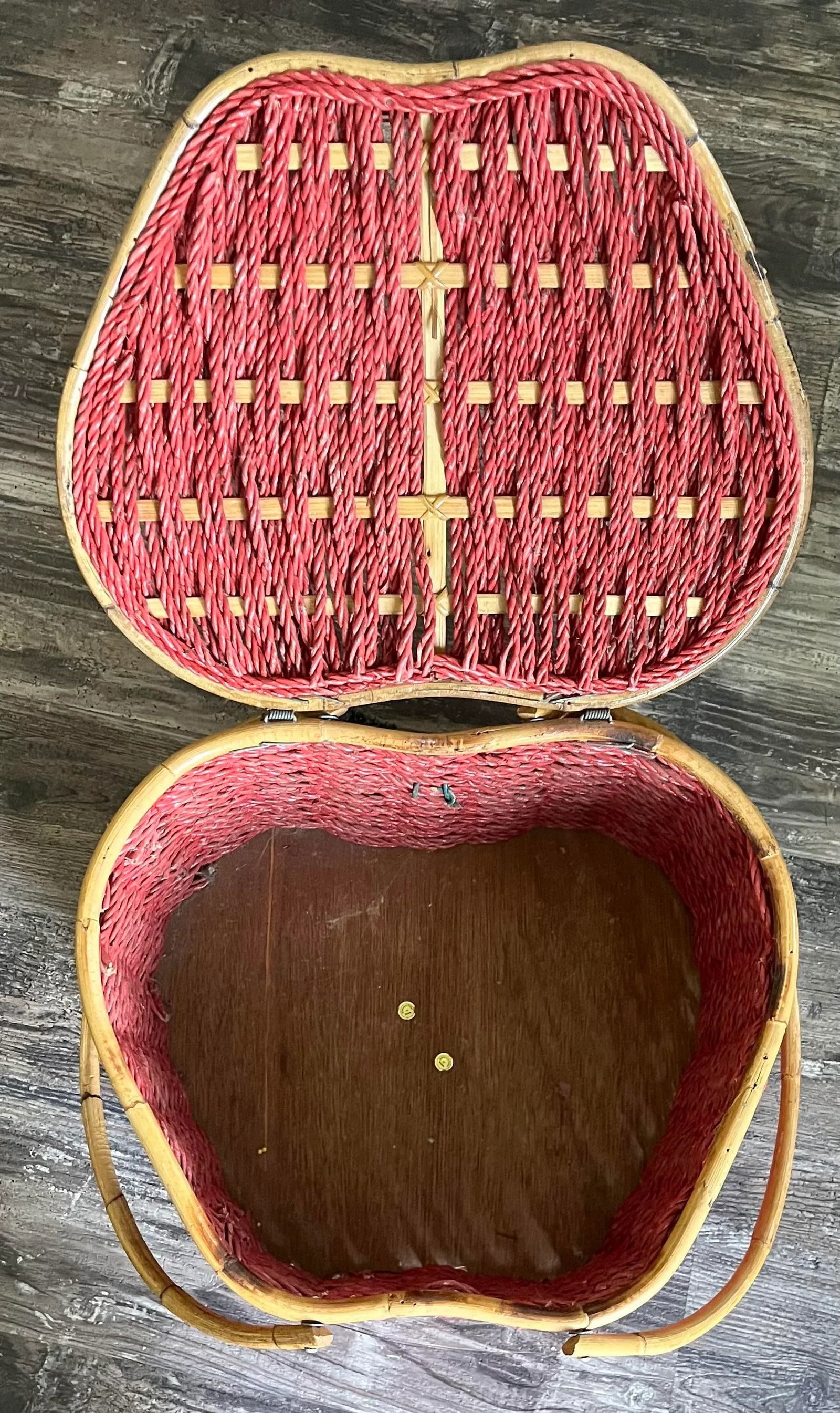 1970s Handwoven Apple Shaped Rattan Picnic Basket With Bamboo Trim - 7